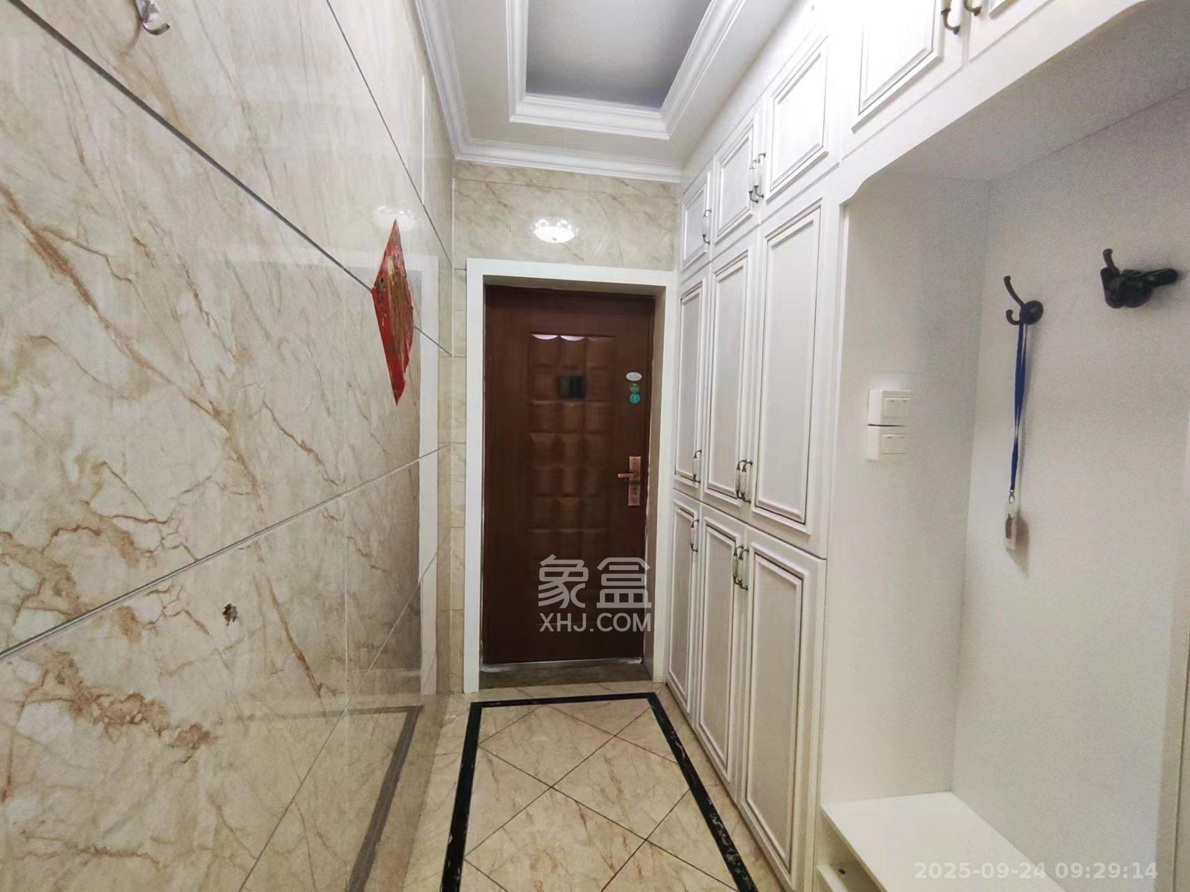 新城新世界一二三期  3室2厅2卫    3800.0元/月室内图