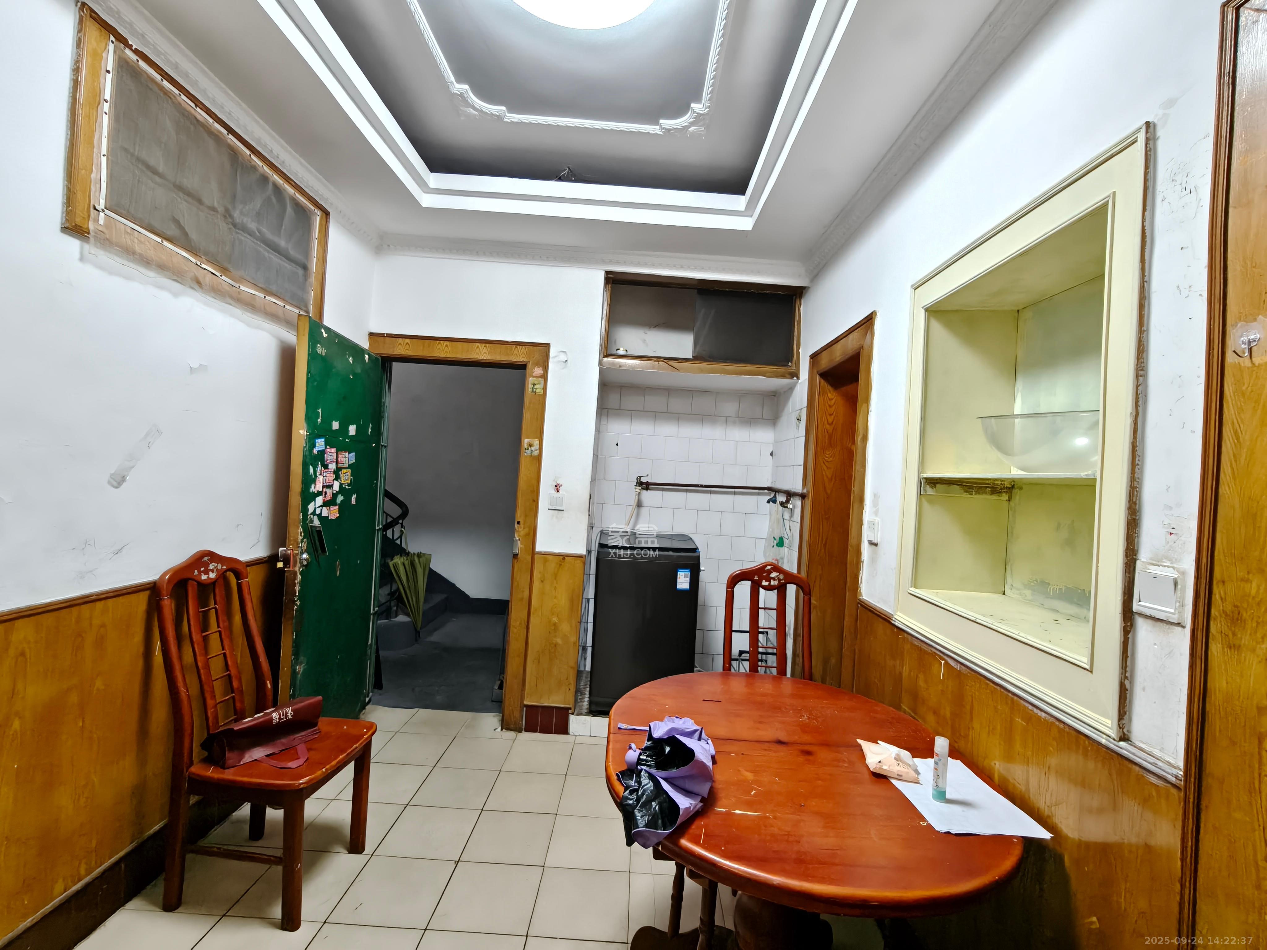 妹子山社区(曙光社区) 3室1厅1卫 1400.0元/月 妹子山社区(曙光社区) 3室1厅1卫 1400.0元/月室内图