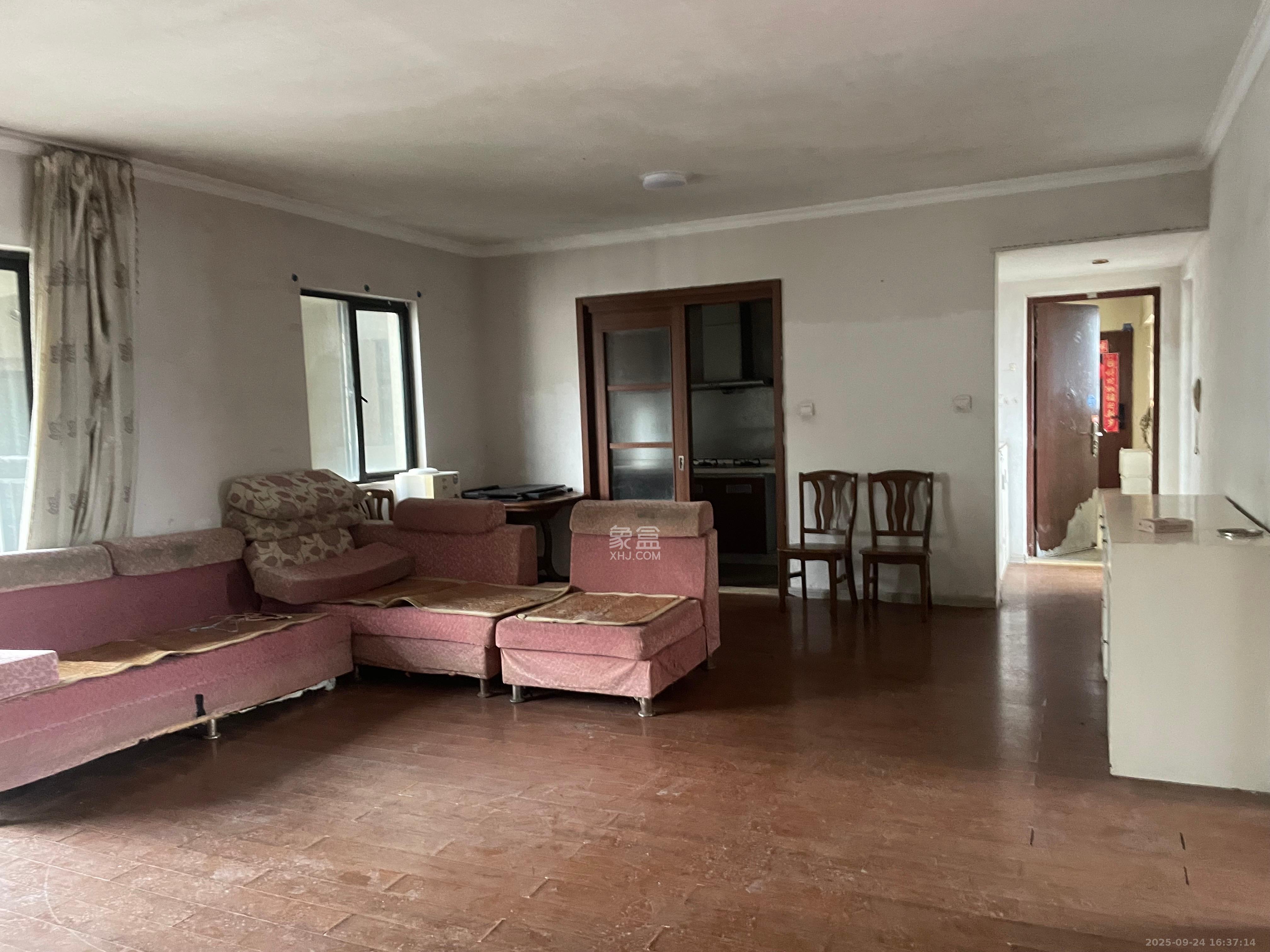 万科城市花园  3室2厅2卫    2000.0元/月室内图