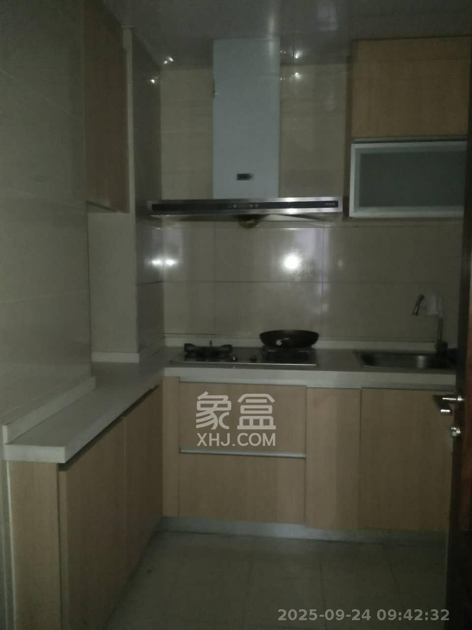 绿地公馆(绿地名邸) 3室2厅1卫 2500.0元/月 绿地公馆(绿地名邸) 3室2厅1卫 2500.0元/月室内图