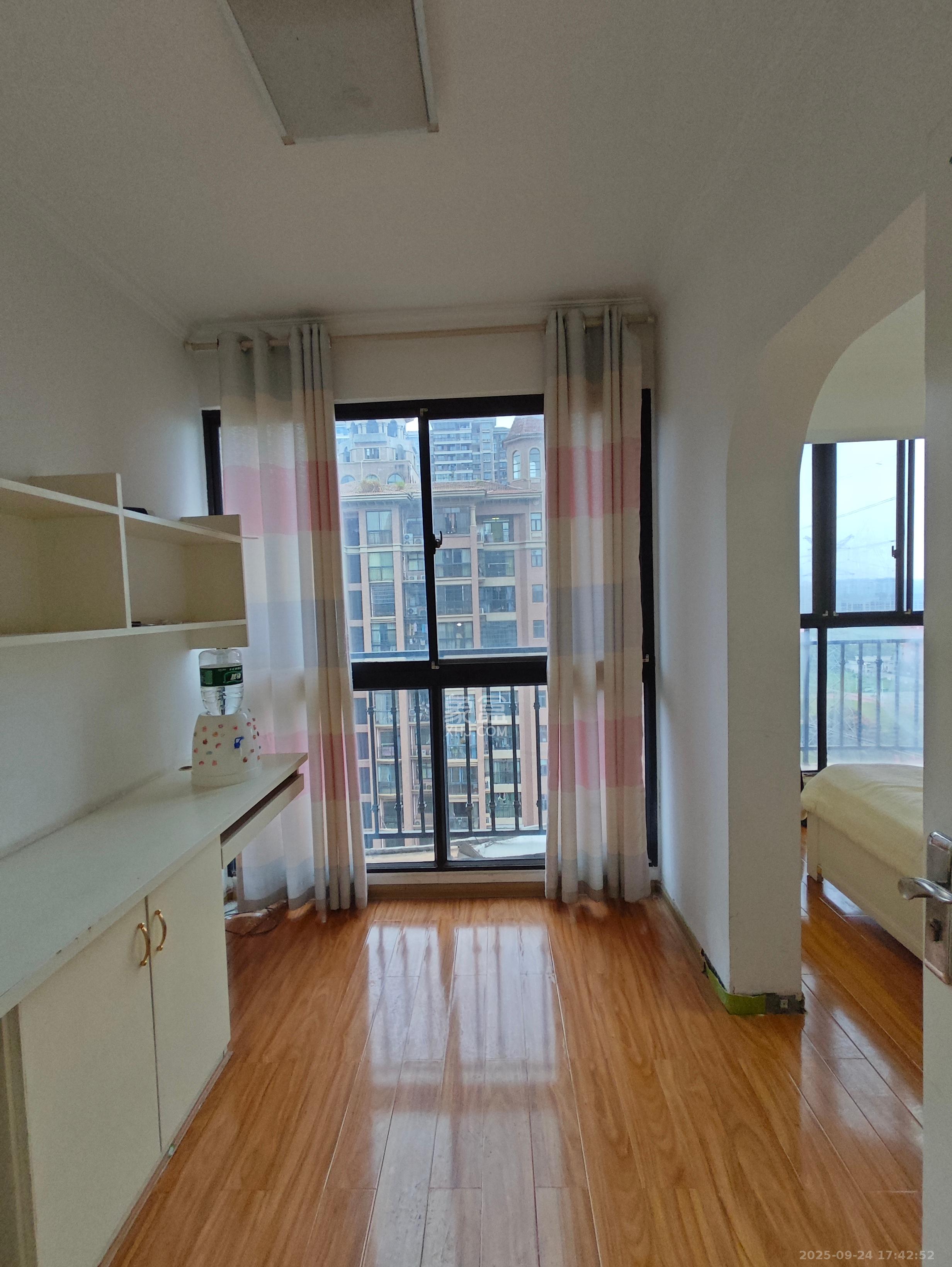 康桥长郡 4室2厅2卫 2000.0元/月 康桥长郡 4室2厅2卫 2000.0元/月室内图