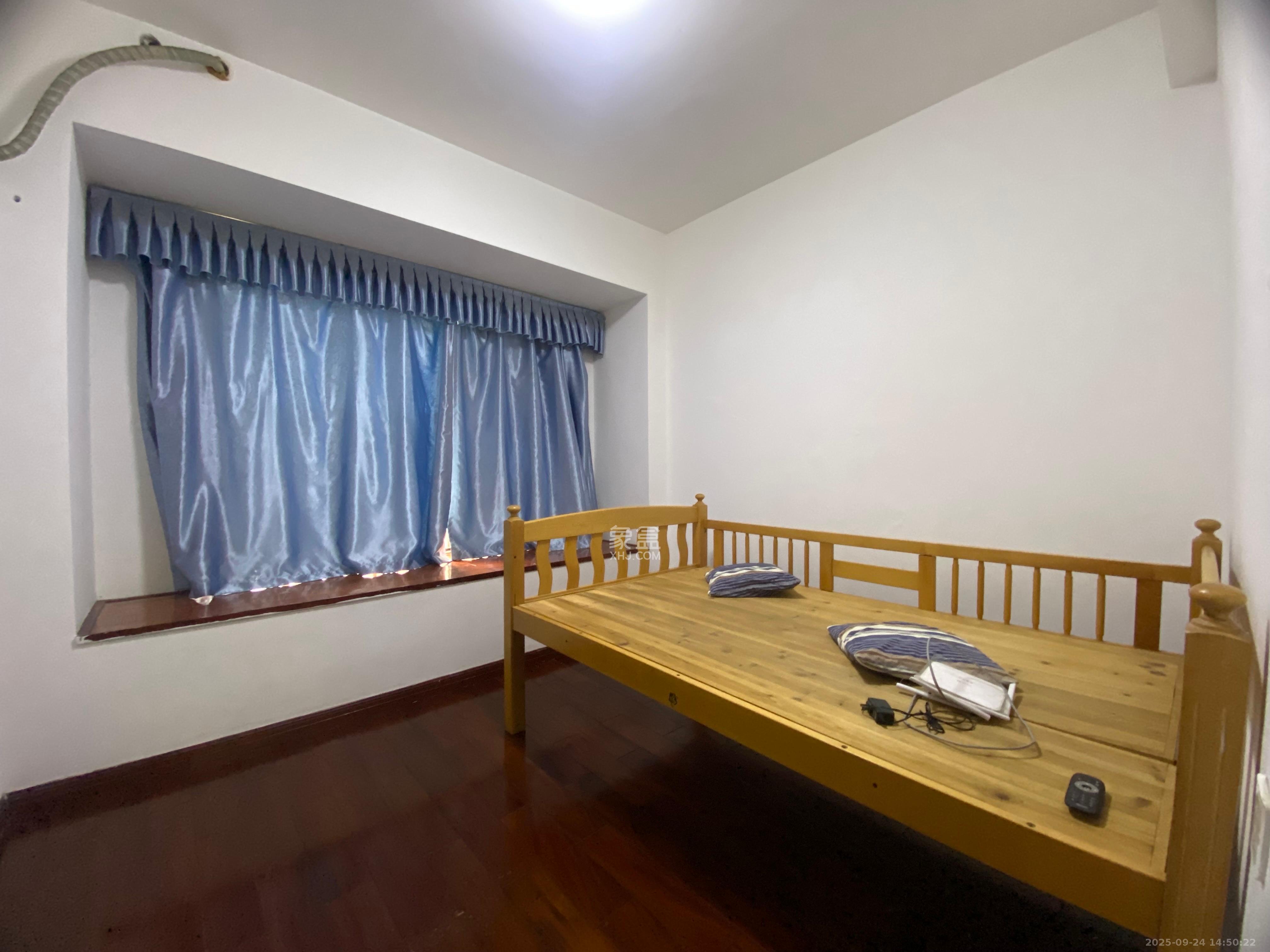 华润凤凰城三期  3室2厅1卫    2200.0元/月室内图