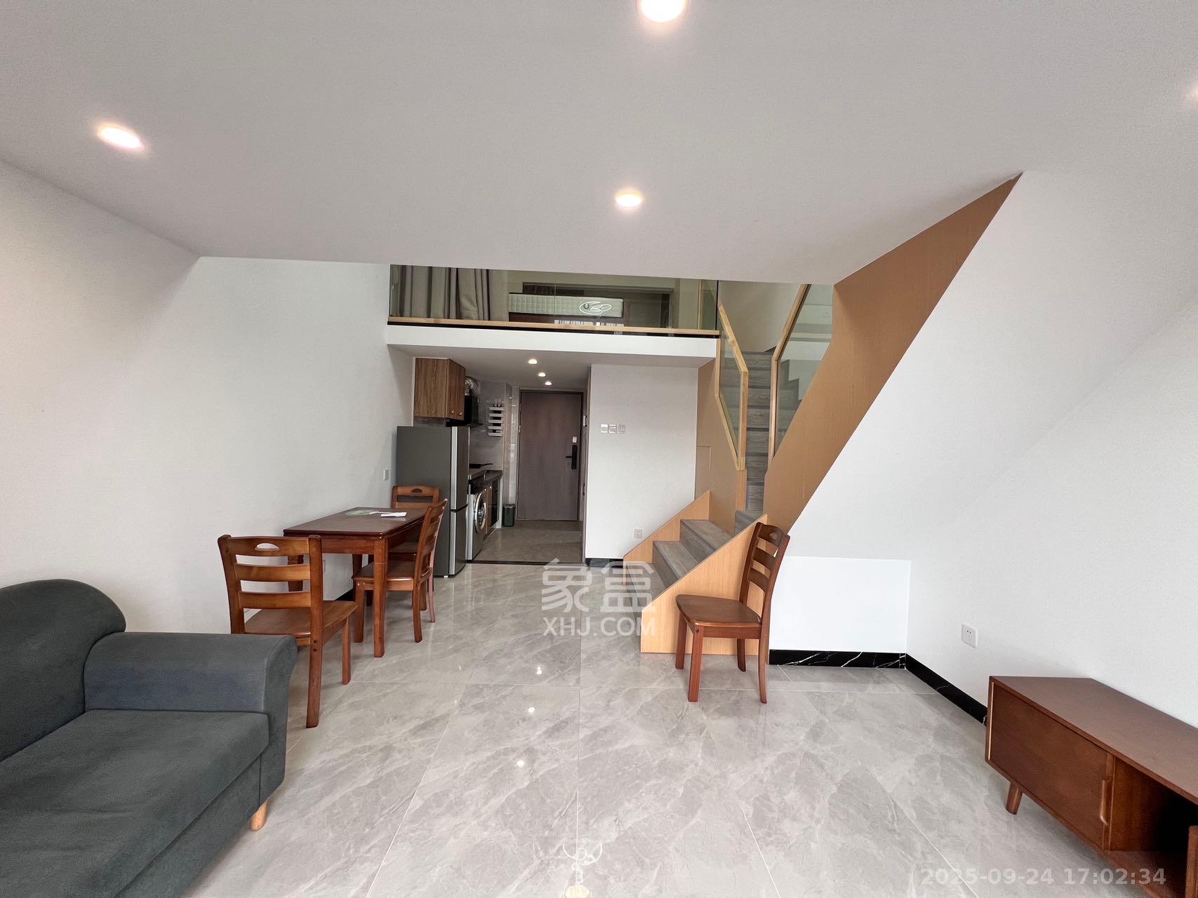 藏珑湖上公馆  1室1厅1卫    2000.0元/月室内图