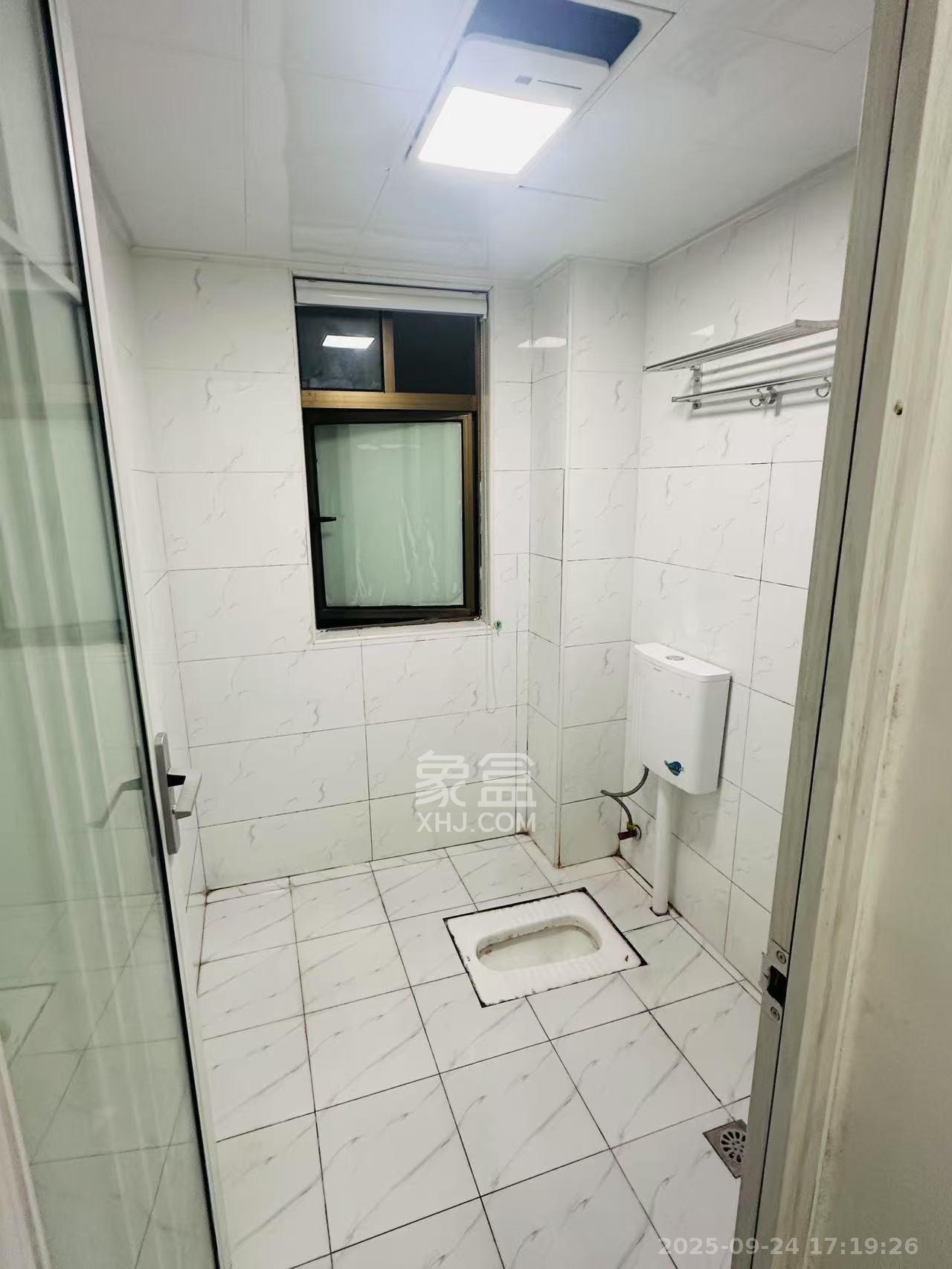 中天瑞景  3室2厅2卫    2200.0元/月室内图