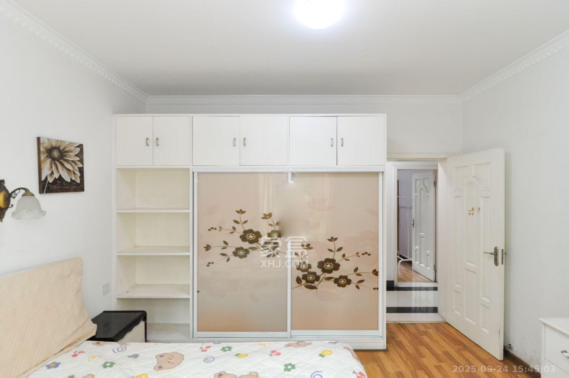 麓谷加州阳光 1室2厅2卫 2400.0元/月 麓谷加州阳光 1室2厅2卫 2400.0元/月室内图