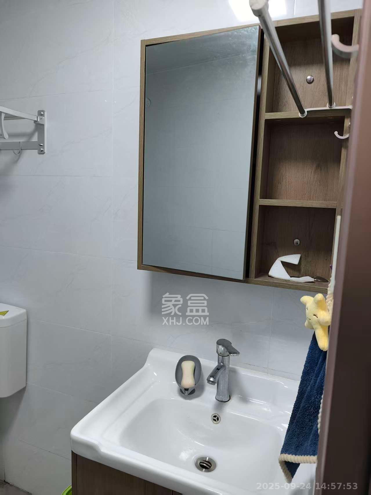 江南华府  2室2厅1卫    2400.0元/月室内图