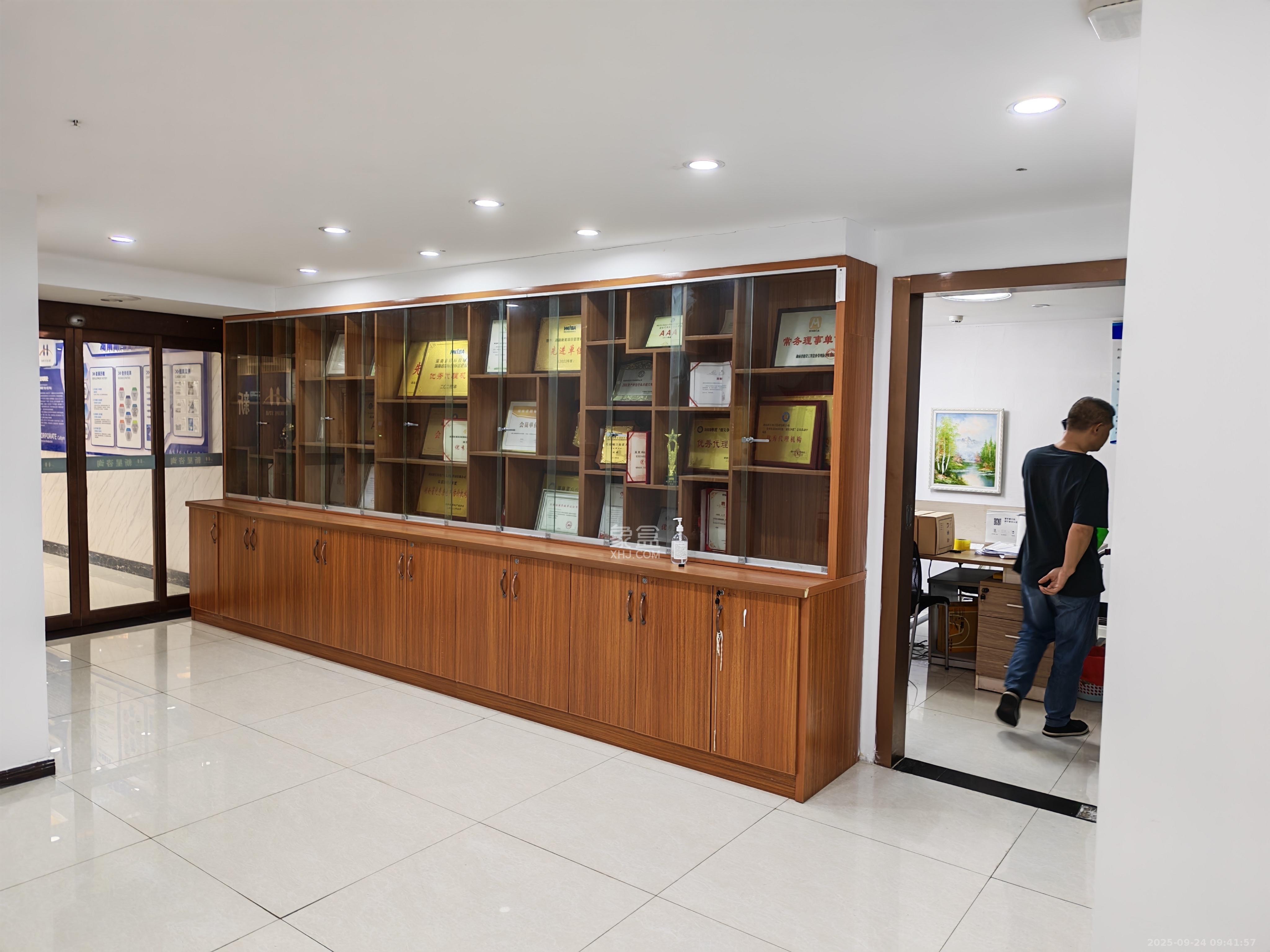 建鸿达现代城 5室2厅3卫 11000.0元/月 建鸿达现代城 5室2厅3卫 11000.0元/月室内图