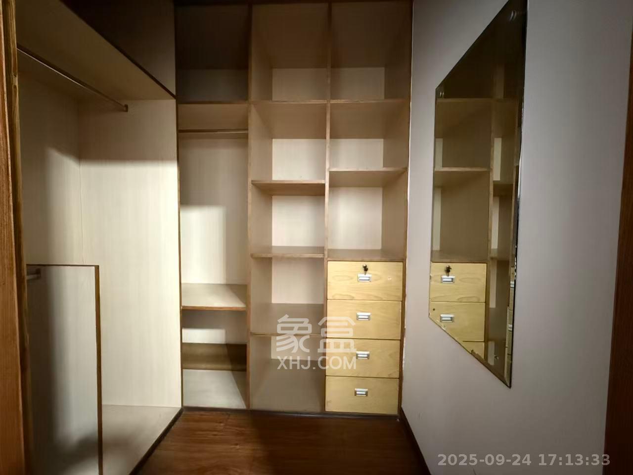 银港水晶城  4室2厅2卫    3300.0元/月室内图