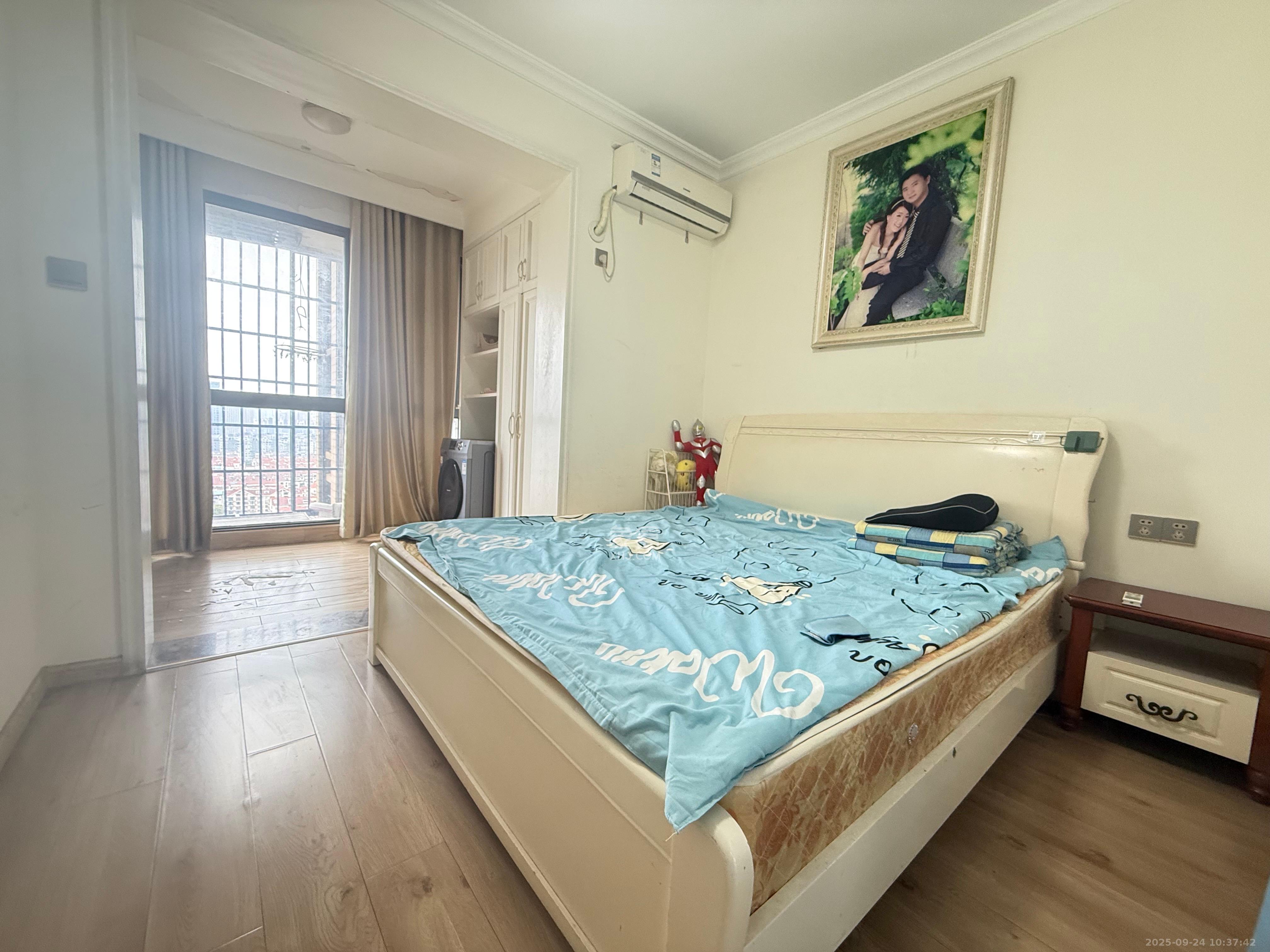 百纳广场（百纳公寓）  3室2厅0卫    3000.0元/月室内图