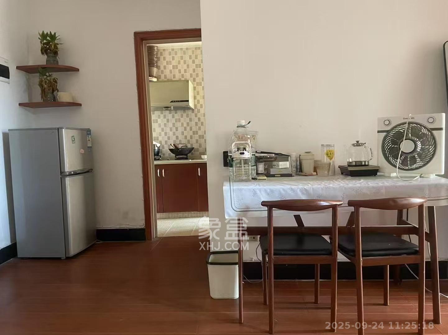 白沙晶城  1室1厅1卫    1800.0元/月室内图