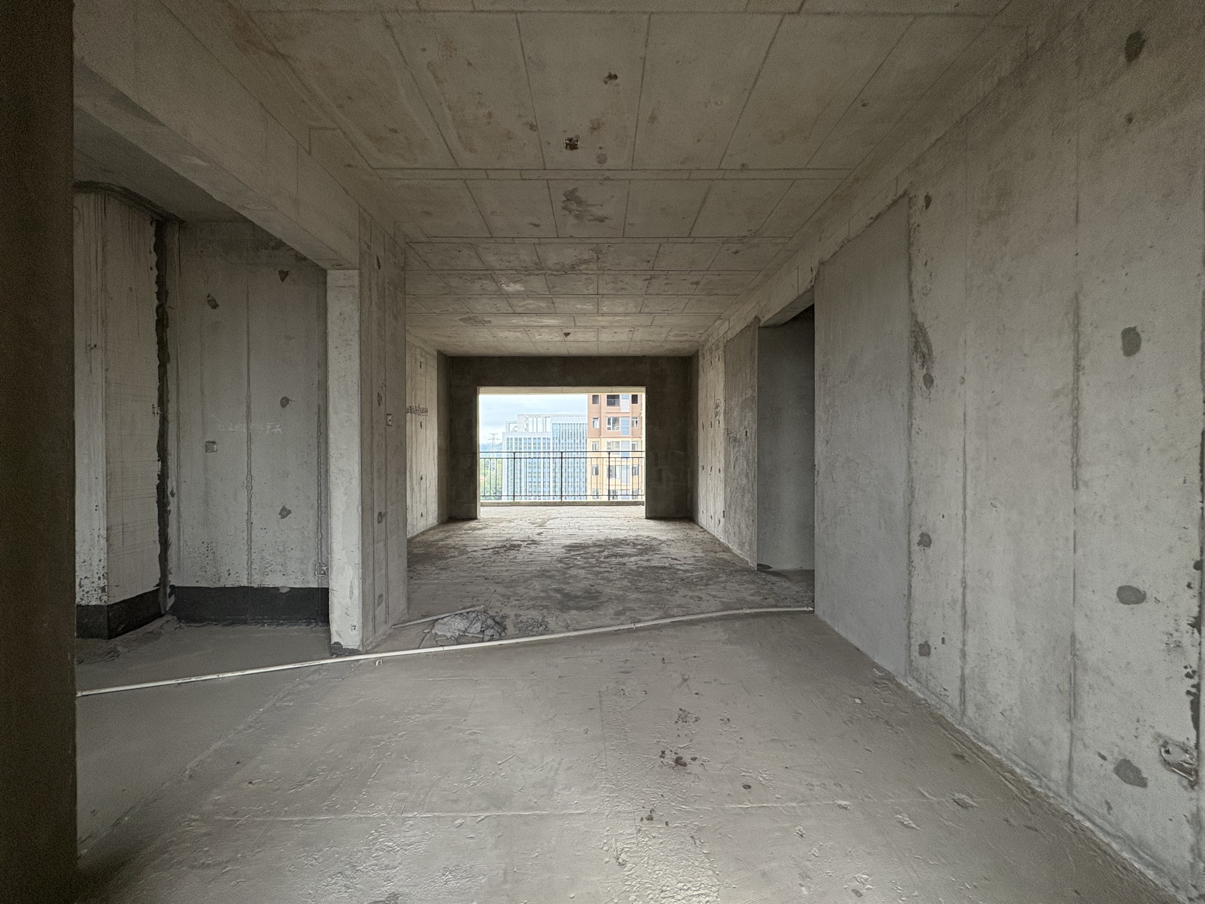 吉大汉珠山府 4室2厅2卫 83.8万 吉大汉珠山府 4室2厅2卫 83.8万客厅