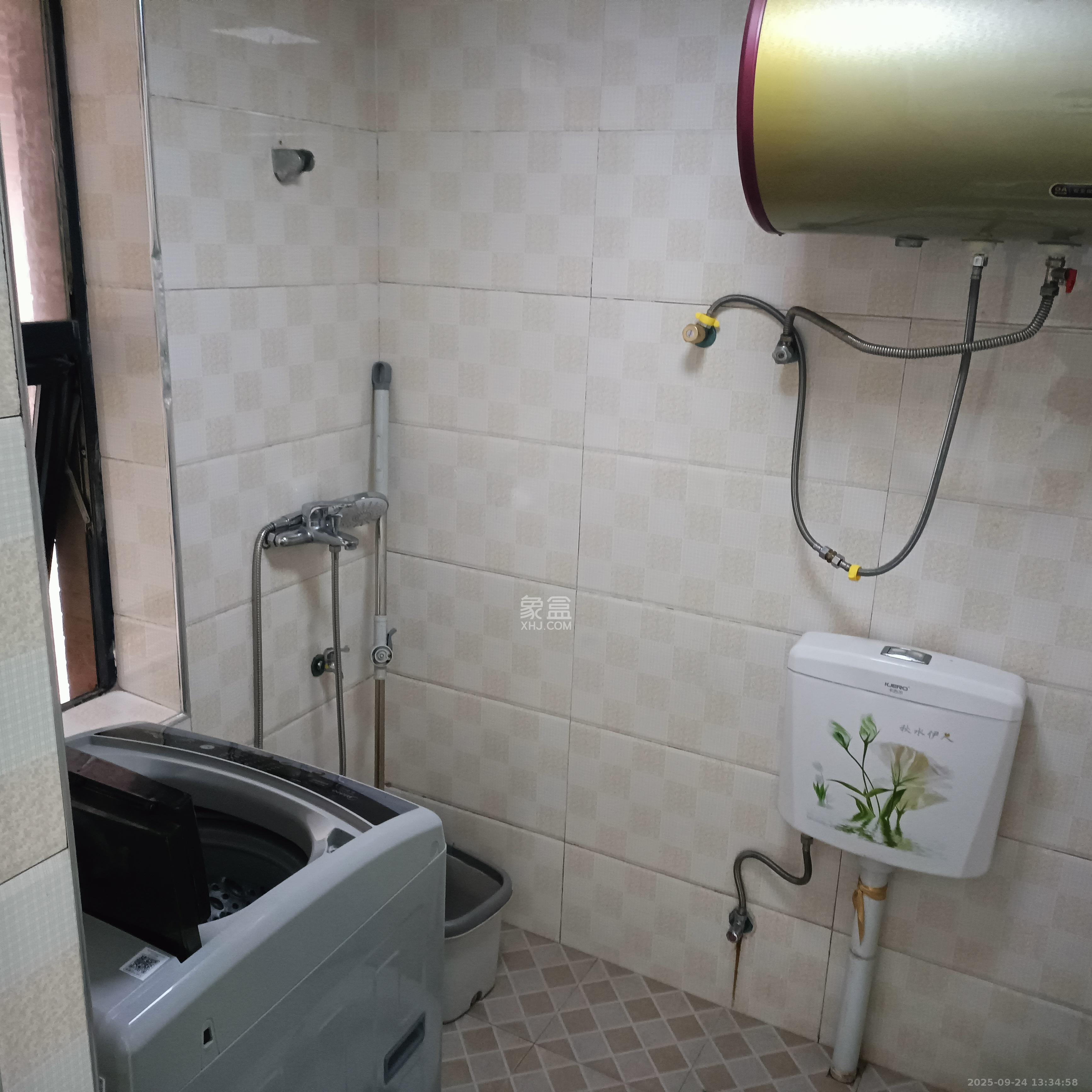 山水华景  1室1厅1卫    1500.0元/月室内图