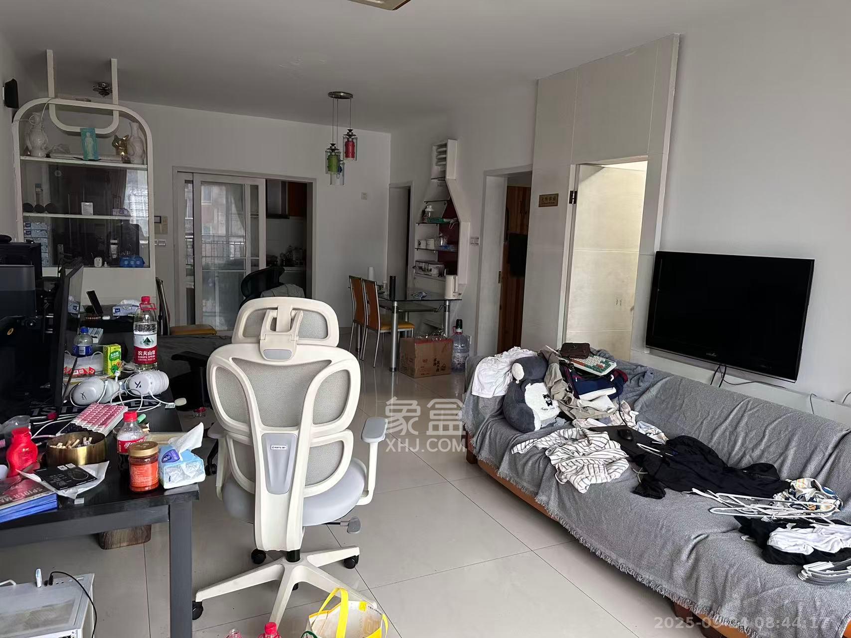 君临青园花都 1室2厅1卫 2100.0元/月 君临青园花都 1室2厅1卫 2100.0元/月室内图