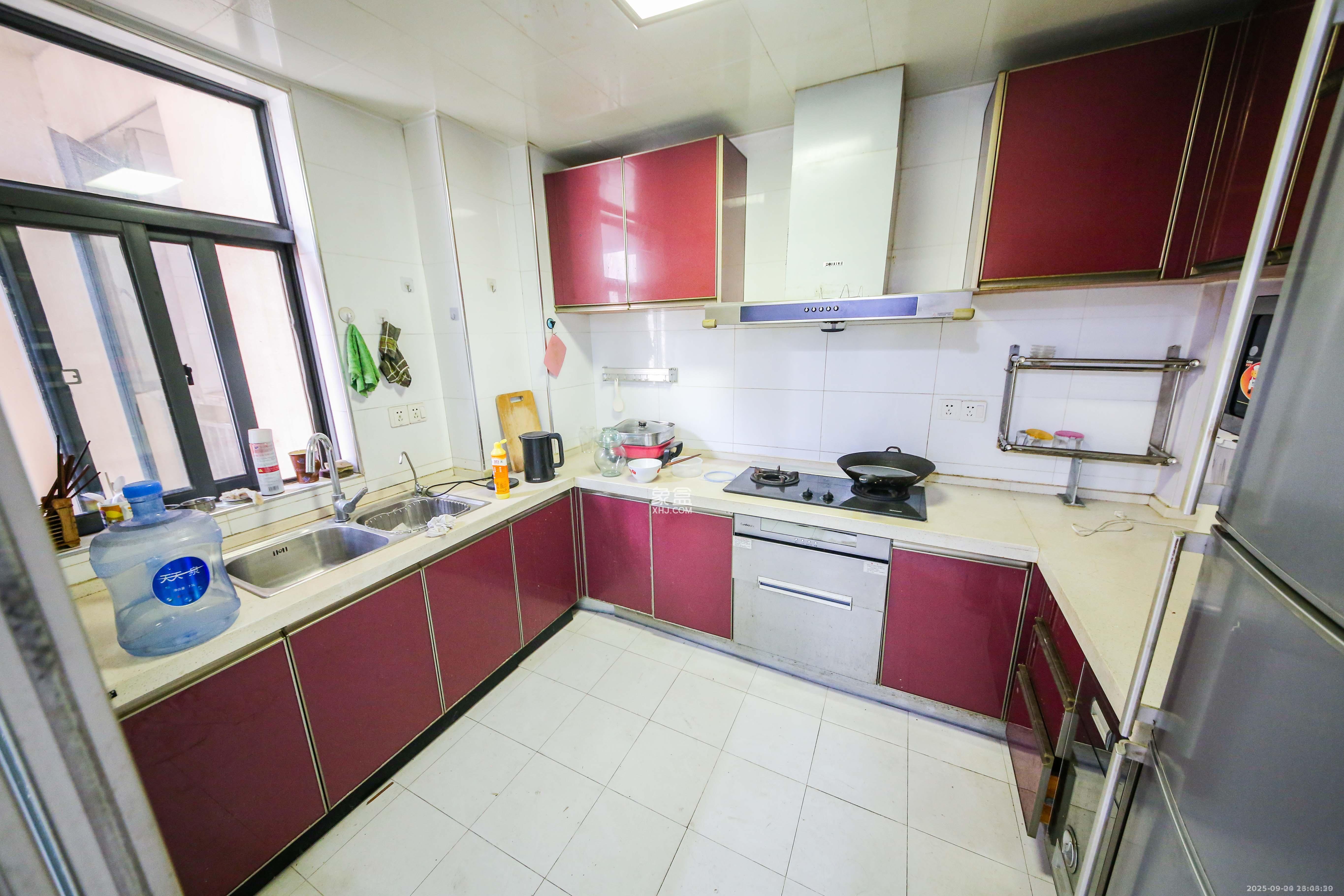 童话里 4室2厅2卫 2200.0元/月 童话里 4室2厅2卫 2200.0元/月室内图