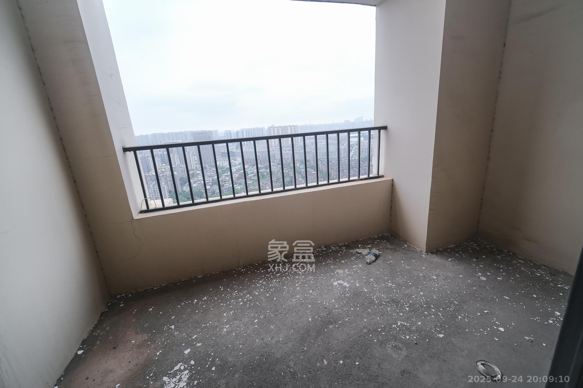 山水湾  3室2厅1卫    66.0万阳台