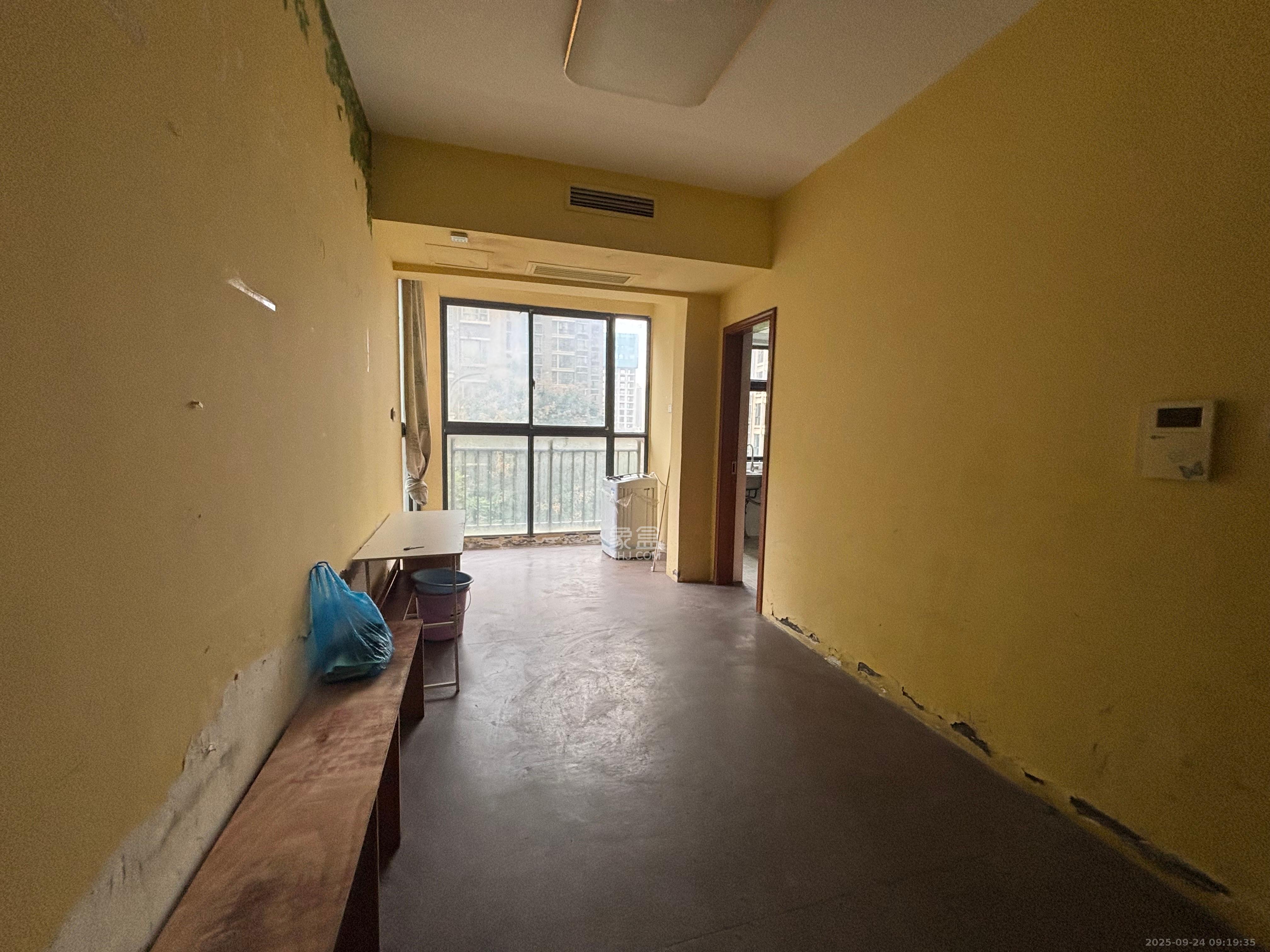 英郡年华 4室2厅2卫 3200.0元/月 英郡年华 4室2厅2卫 3200.0元/月室内图