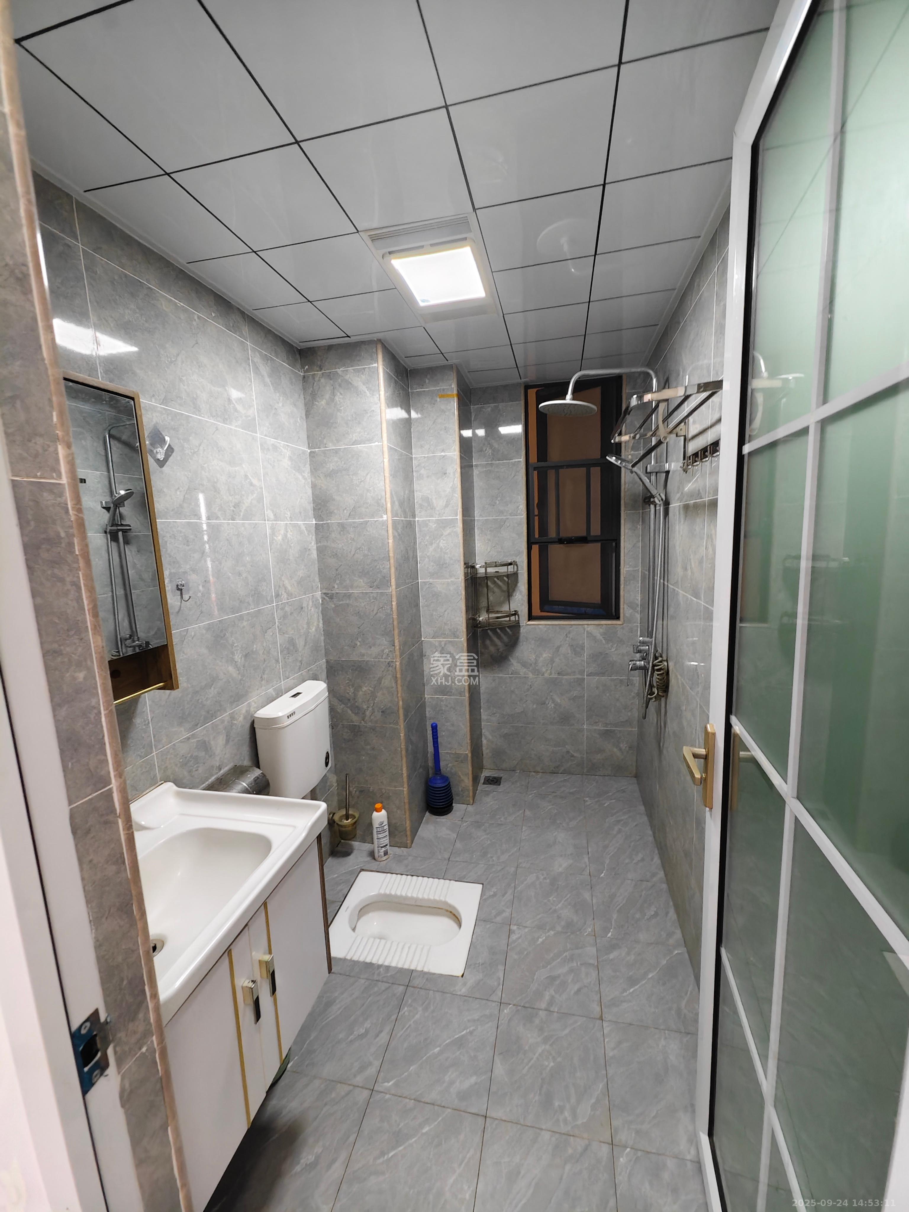 华远海蓝郡 3室2厅1卫 2100.0元/月 华远海蓝郡 3室2厅1卫 2100.0元/月室内图