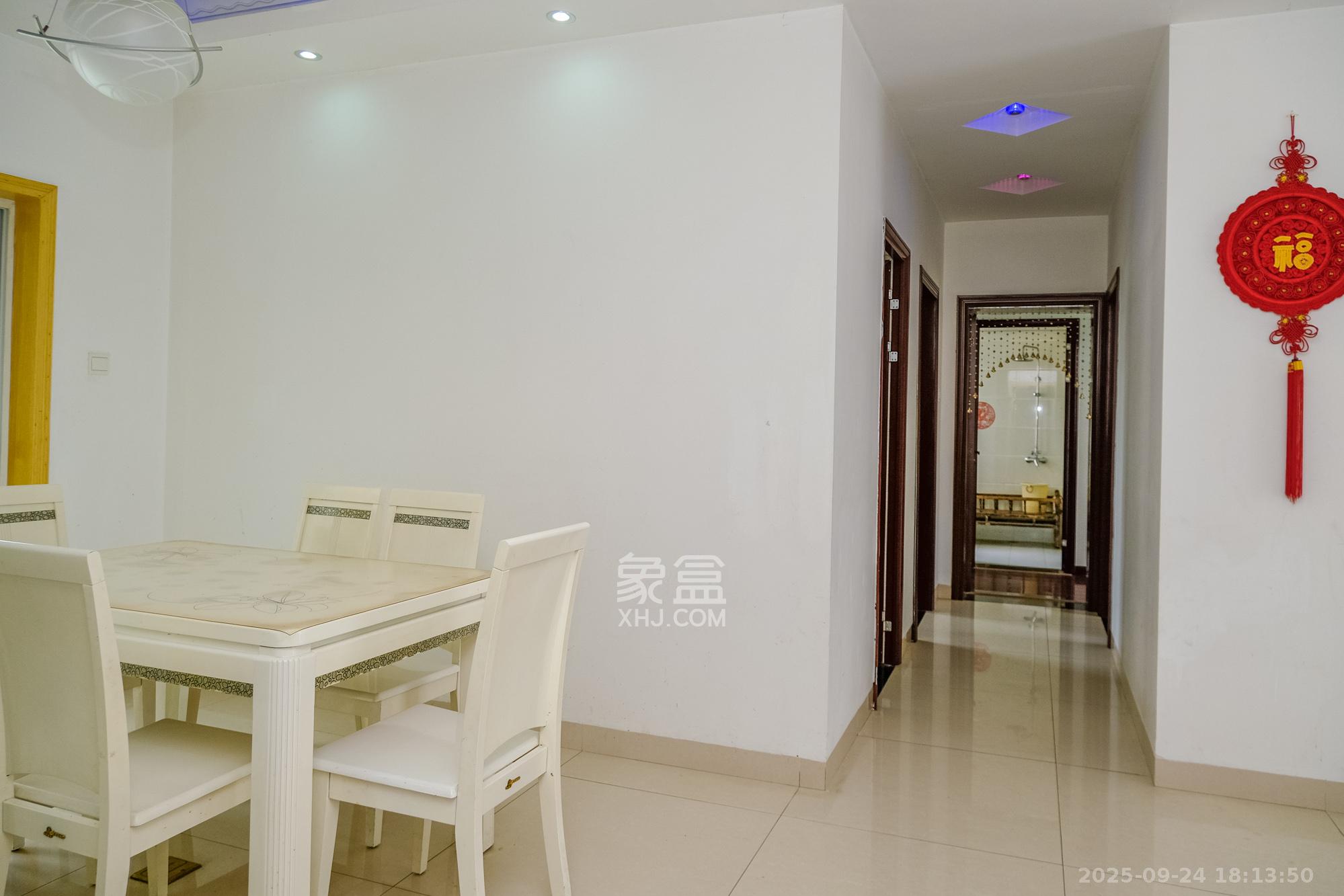 山水湾 3室2厅2卫 1700.0元/月 山水湾 3室2厅2卫 1700.0元/月室内图