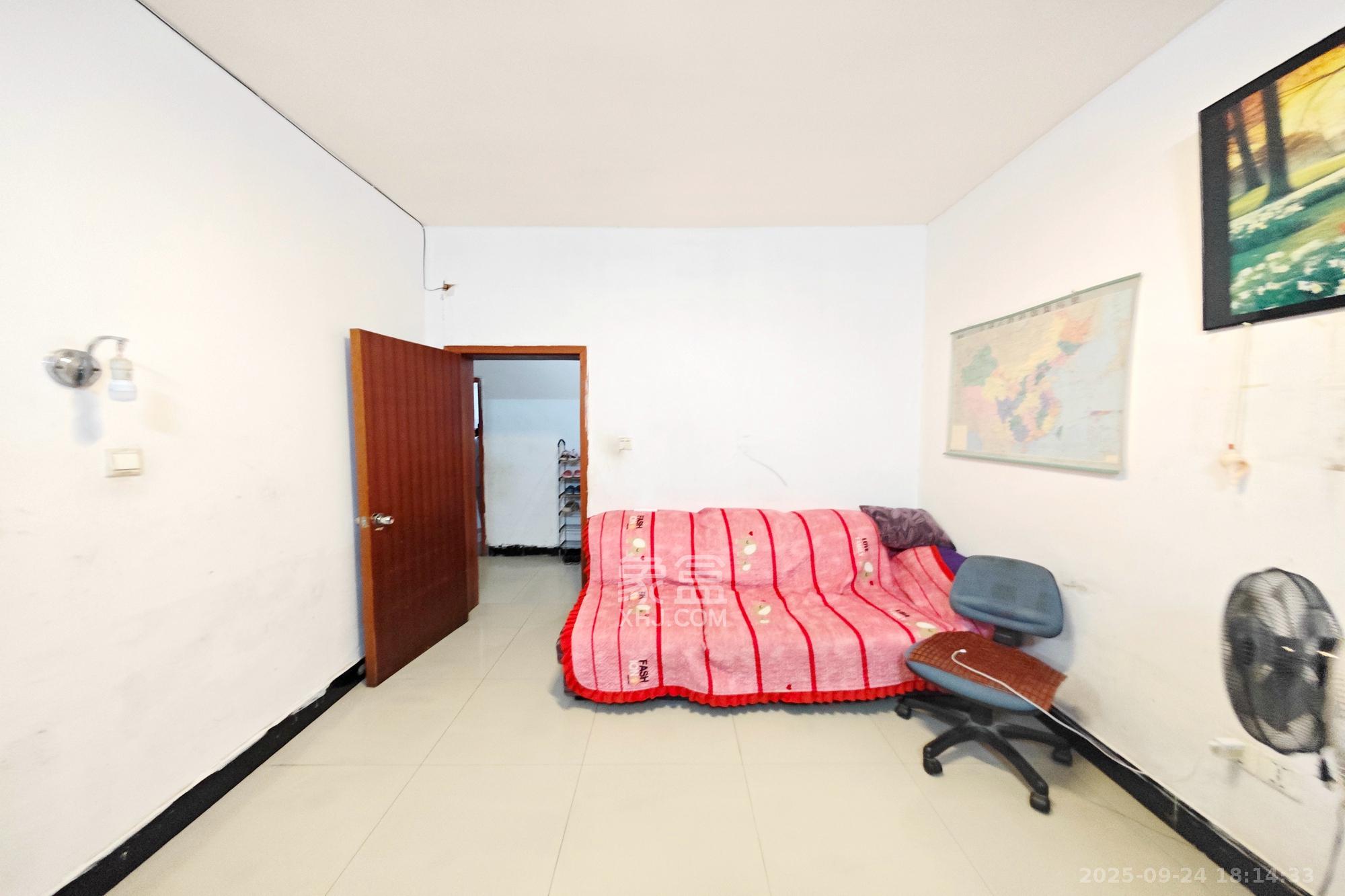 玻纤宿舍 1室1厅1卫 37.5万 玻纤宿舍 1室1厅1卫 37.5万客厅