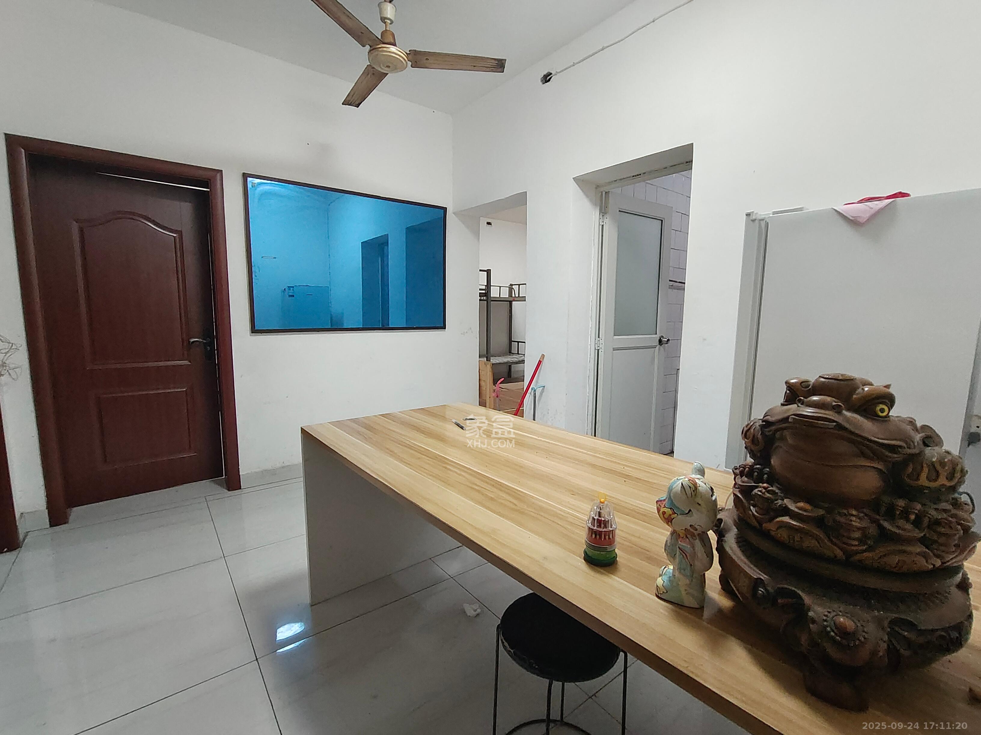 五一东村 3室1厅1卫 2000.0元/月 五一东村 3室1厅1卫 2000.0元/月室内图