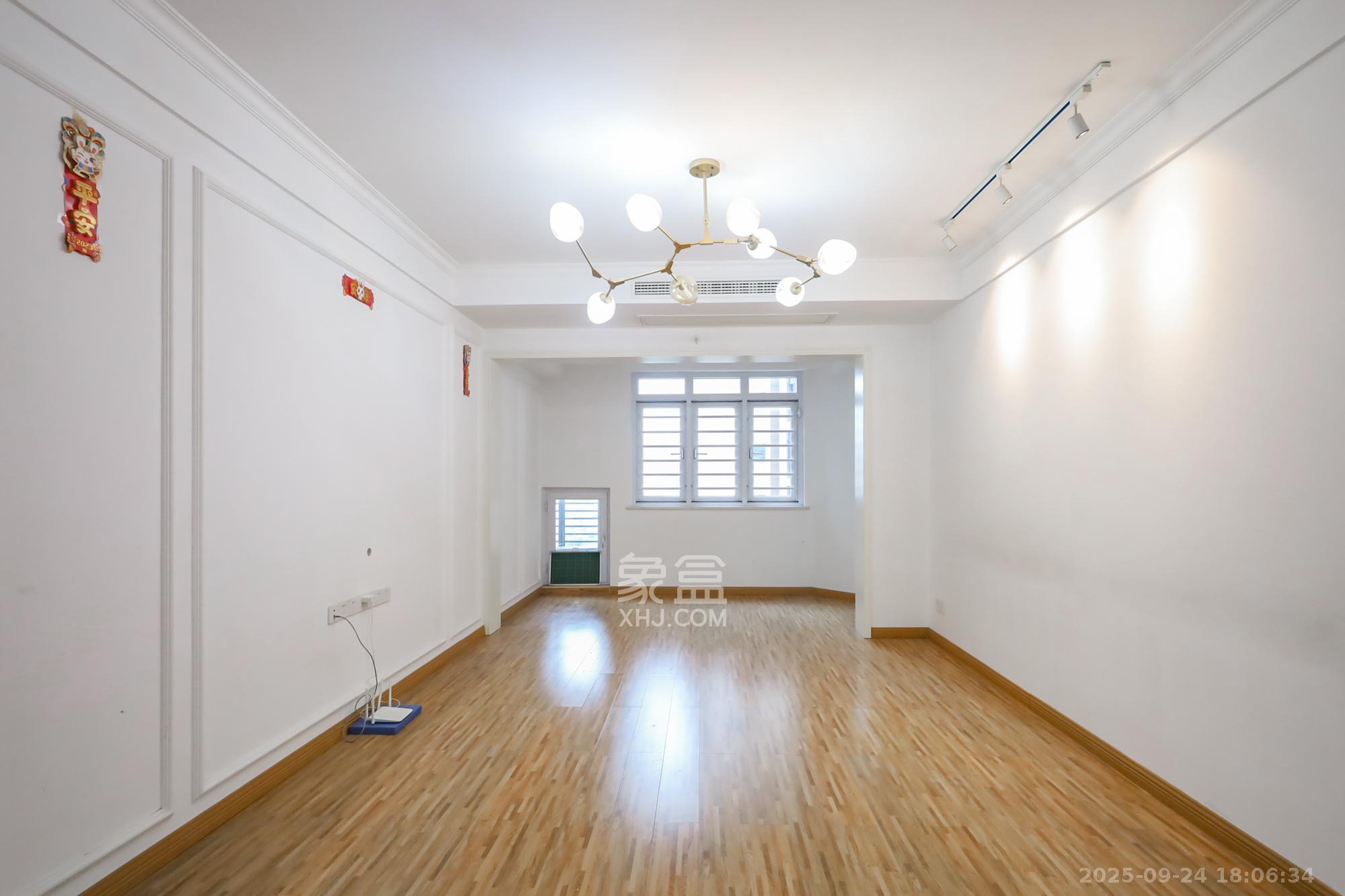 蓝光雍锦阁 3室2厅1卫 118.0万 蓝光雍锦阁 3室2厅1卫 118.0万客厅