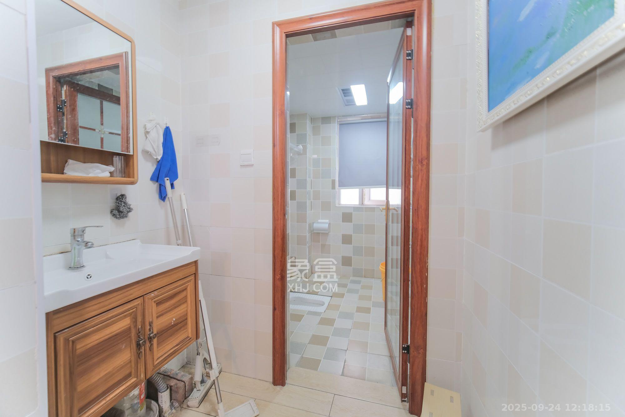 荣盛花语城 3室2厅1卫 3000.0元/月 荣盛花语城 3室2厅1卫 3000.0元/月室内图