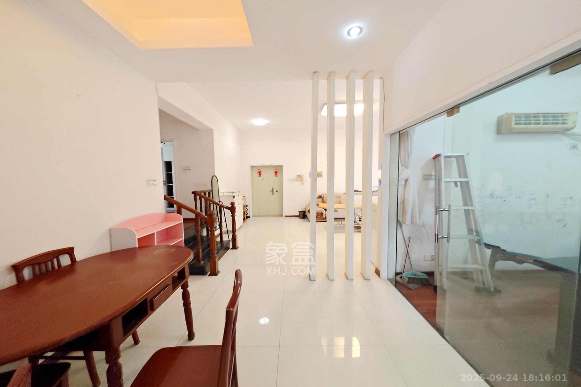 鑫天鑫城 4室2厅2卫 125.0万 鑫天鑫城 4室2厅2卫 125.0万客厅