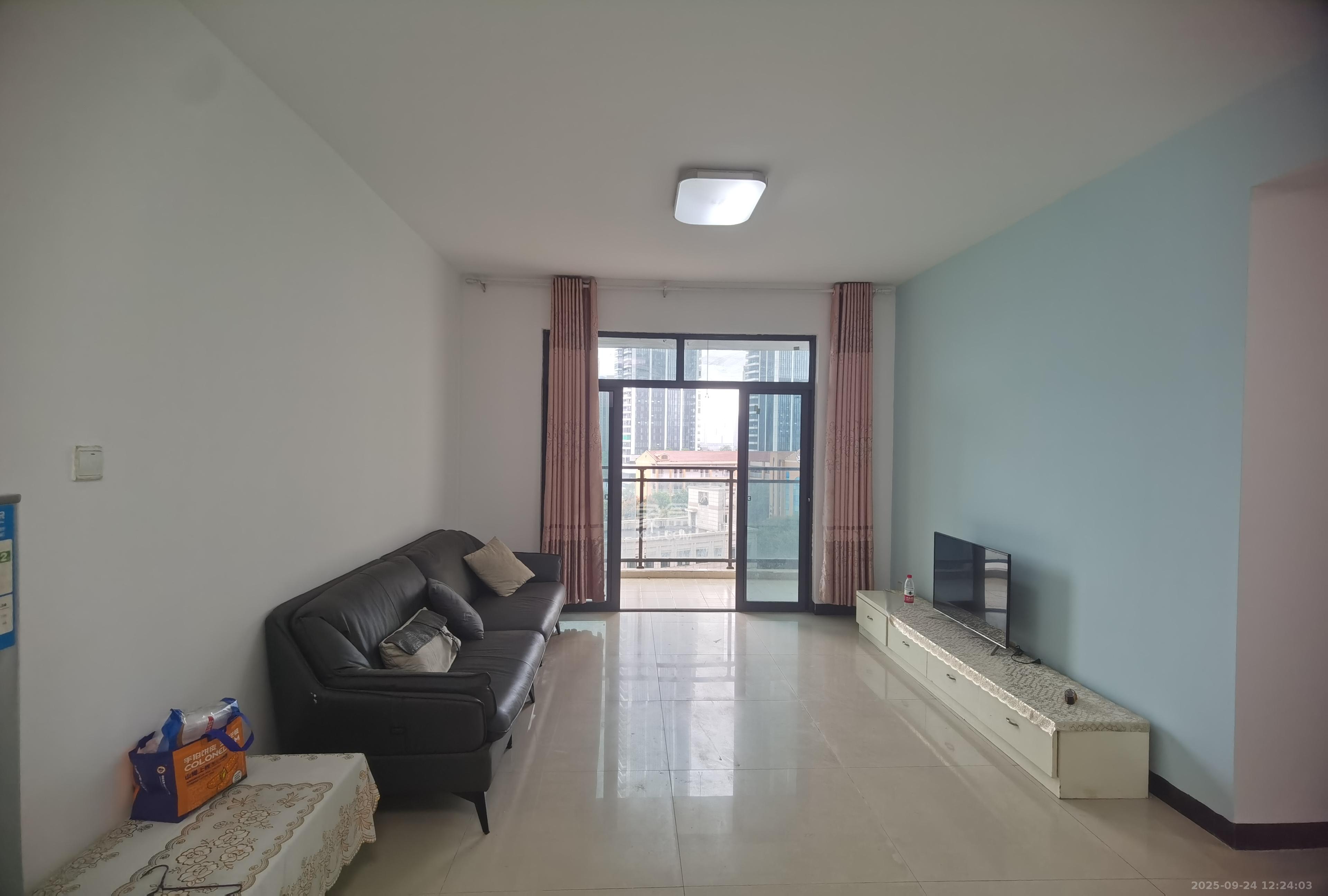 江河东澜湾 3室2厅1卫 2400.0元/月 江河东澜湾 3室2厅1卫 2400.0元/月室内图