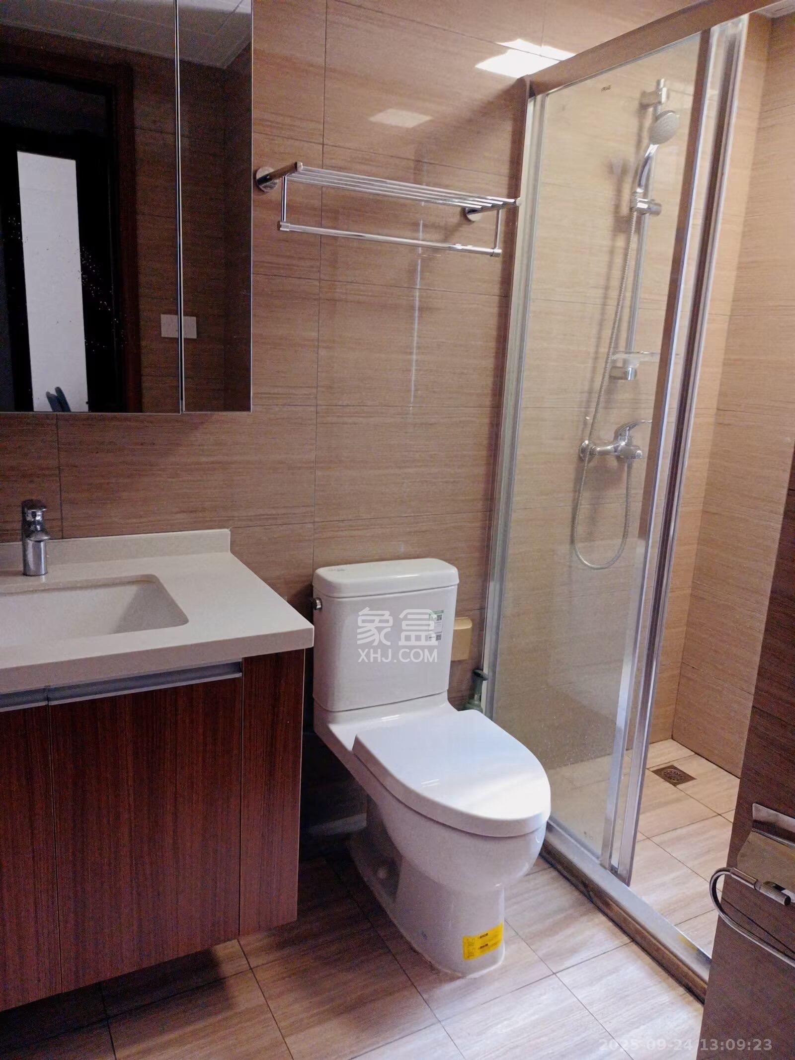 阳光城尚东湾青柠园 3室2厅2卫 2600.0元/月 阳光城尚东湾青柠园 3室2厅2卫 2600.0元/月室内图