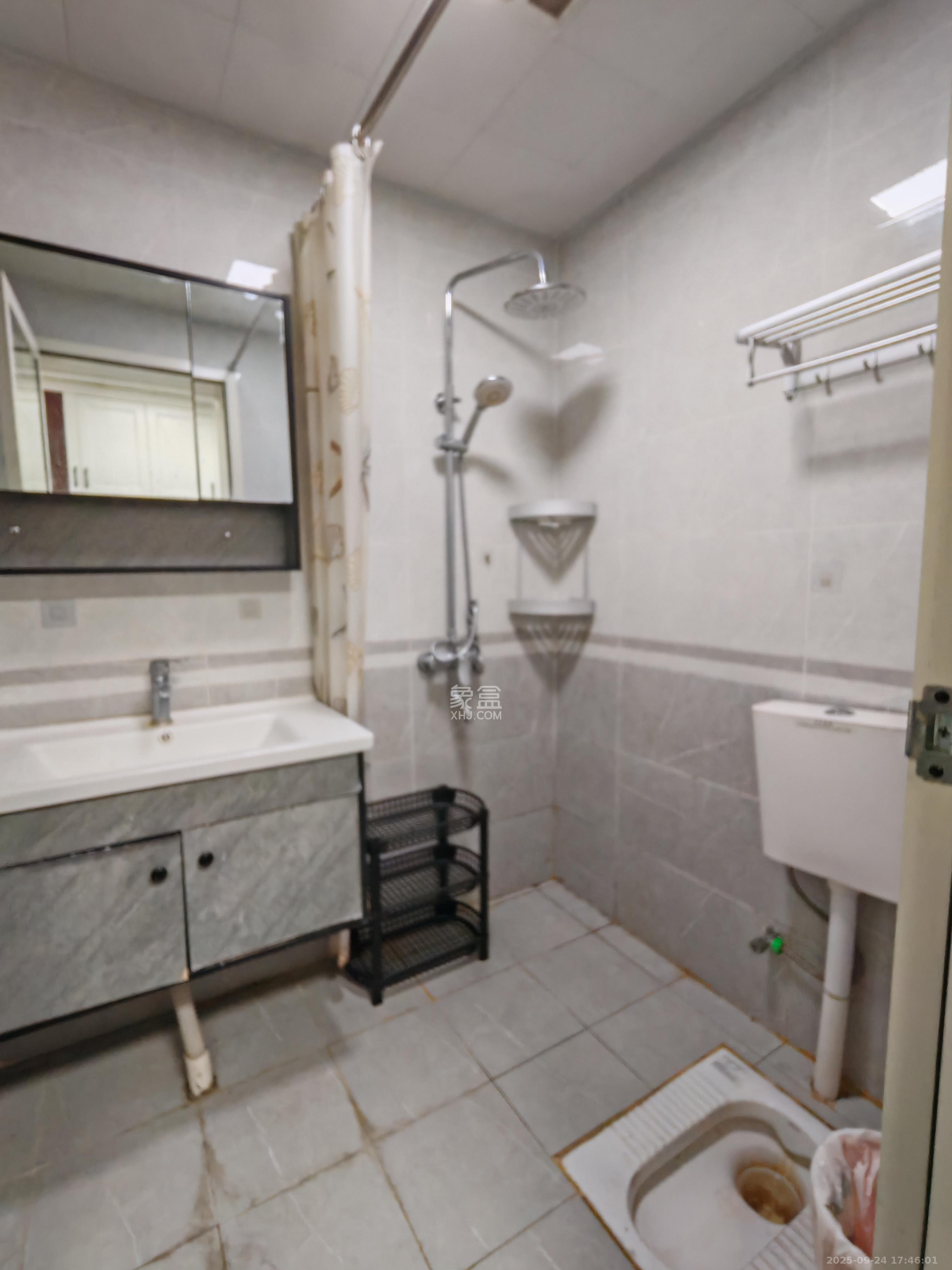 振业城三期  1室1厅1卫    2000.0元/月 振业城三期  1室1厅1卫    2000.0元/月室内图