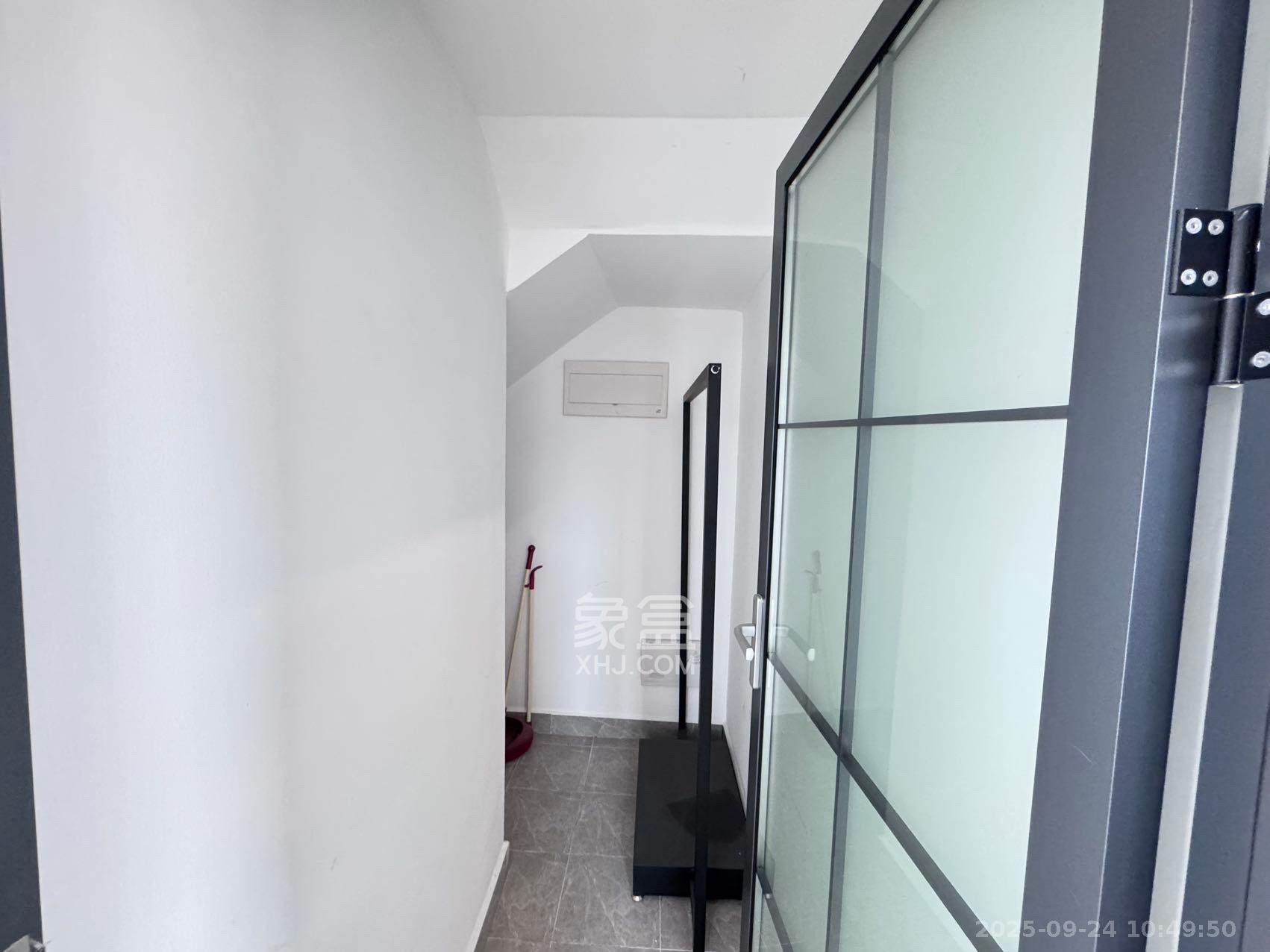 裕天国际商汇中心 1室1厅1卫 3000.0元/月 裕天国际商汇中心 1室1厅1卫 3000.0元/月室内图