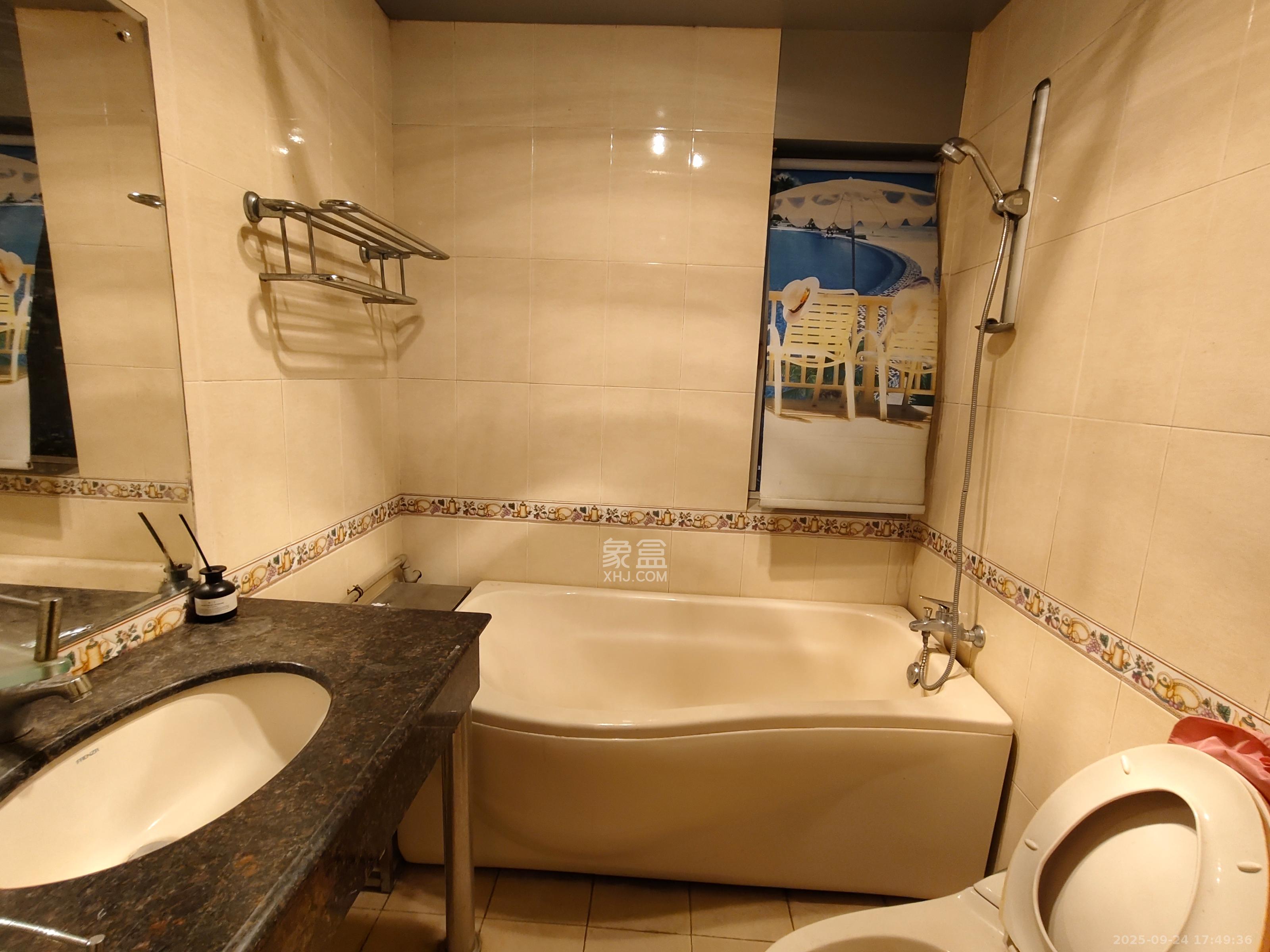 电信花园  3室2厅2卫    2200.0元/月室内图