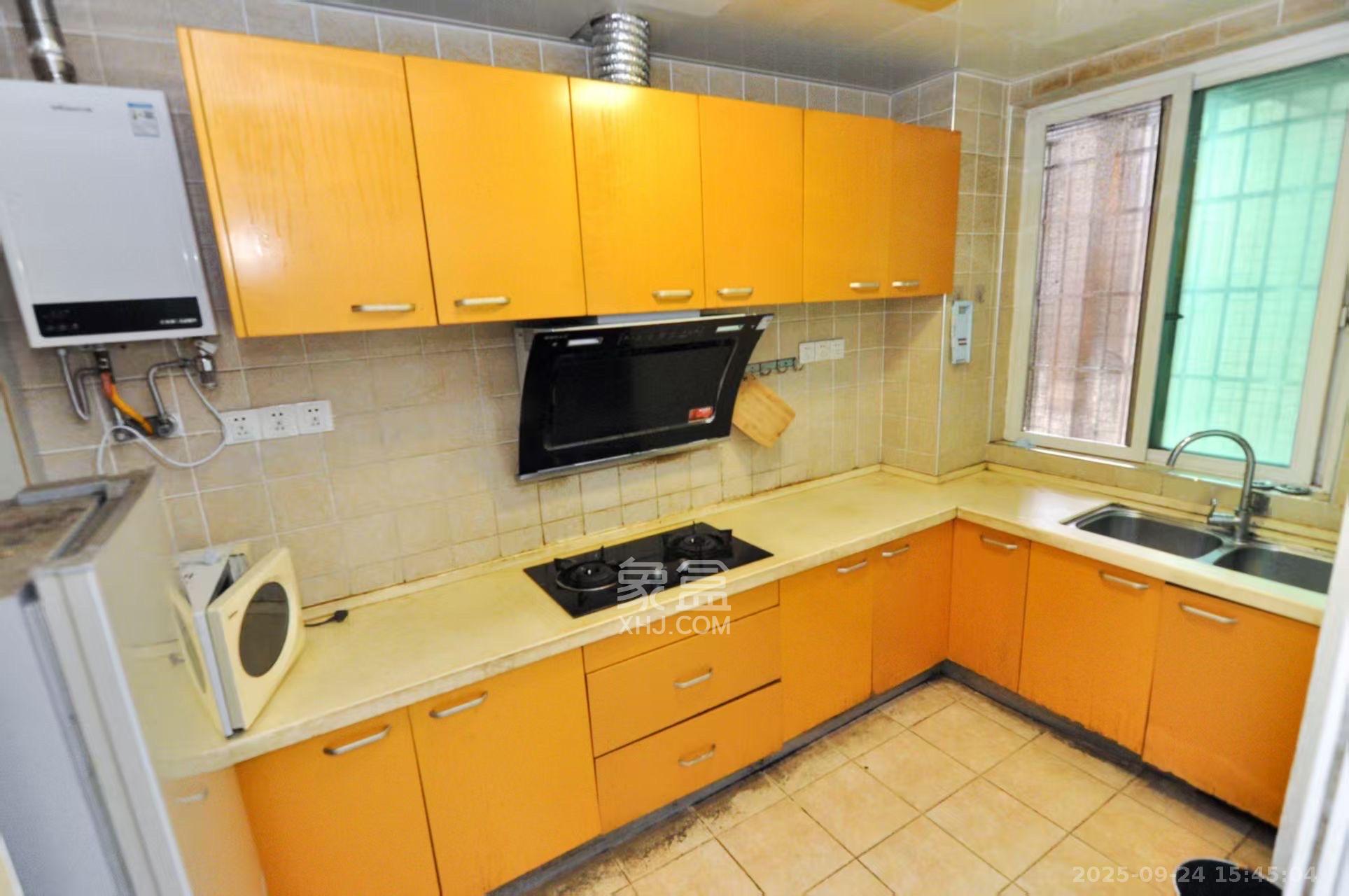 麓谷加州阳光 1室2厅2卫 2400.0元/月 麓谷加州阳光 1室2厅2卫 2400.0元/月室内图