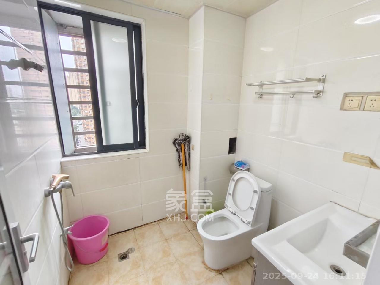 奥克斯广场 3室2厅1卫 2600.0元/月 奥克斯广场 3室2厅1卫 2600.0元/月室内图