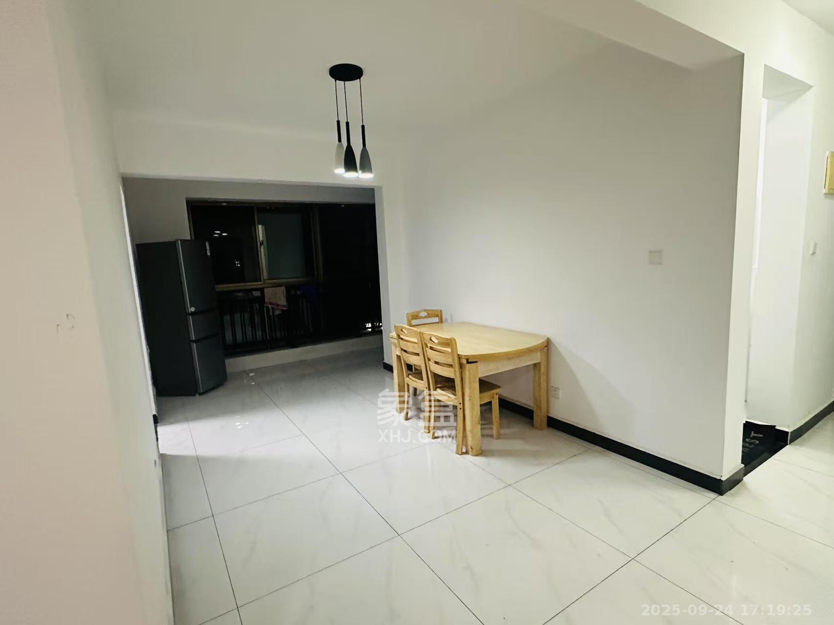 中天瑞景  3室2厅2卫    2200.0元/月室内图