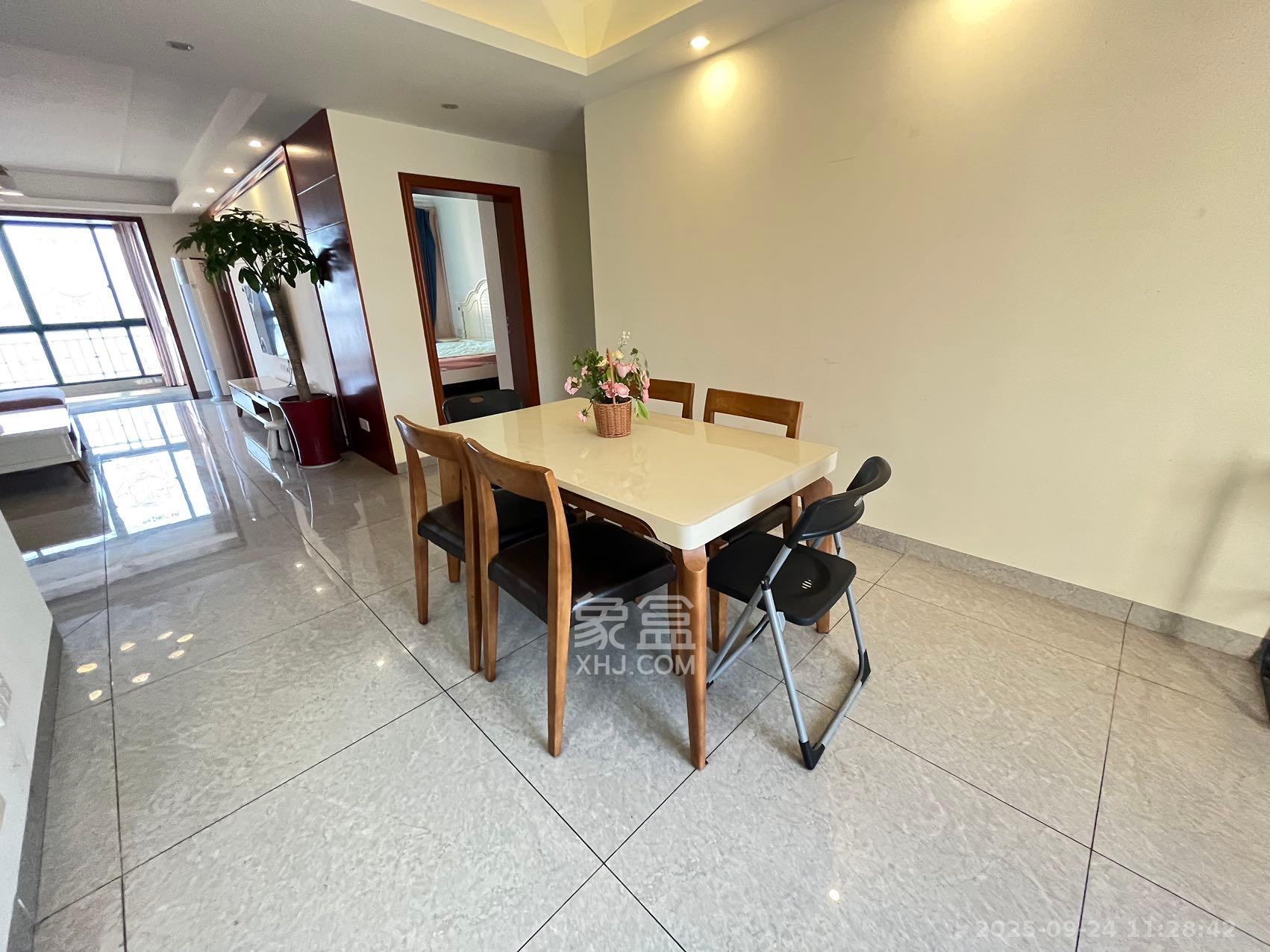 星城世家  3室2厅2卫    3800.0元/月室内图