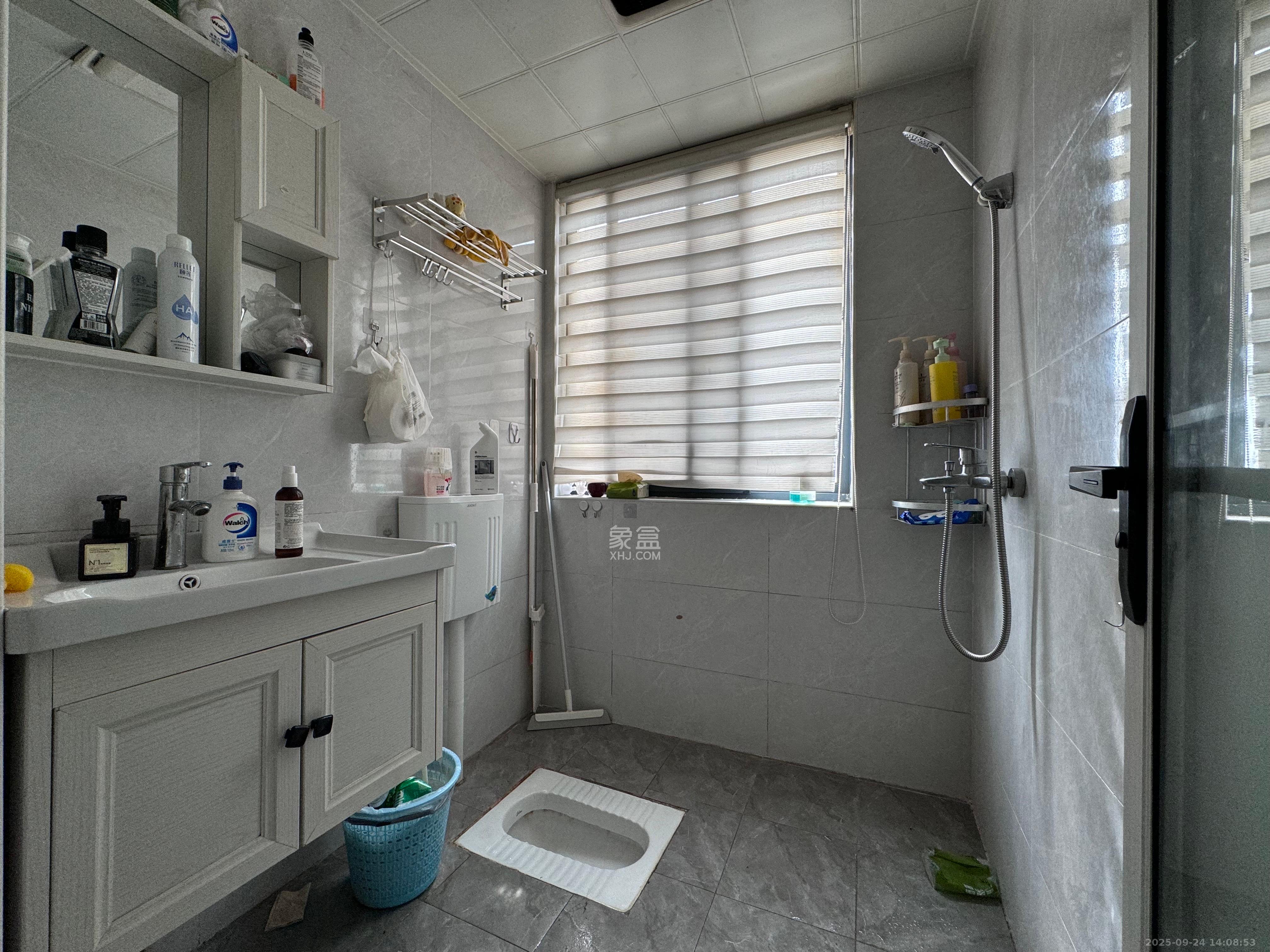 钰龙天下一期 1室2厅1卫 2300.0元/月 钰龙天下一期 1室2厅1卫 2300.0元/月室内图