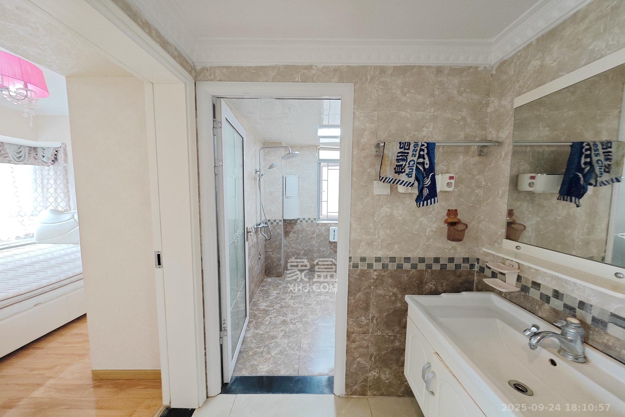 新城新世界一二三期  2室2厅1卫    83.0万其他