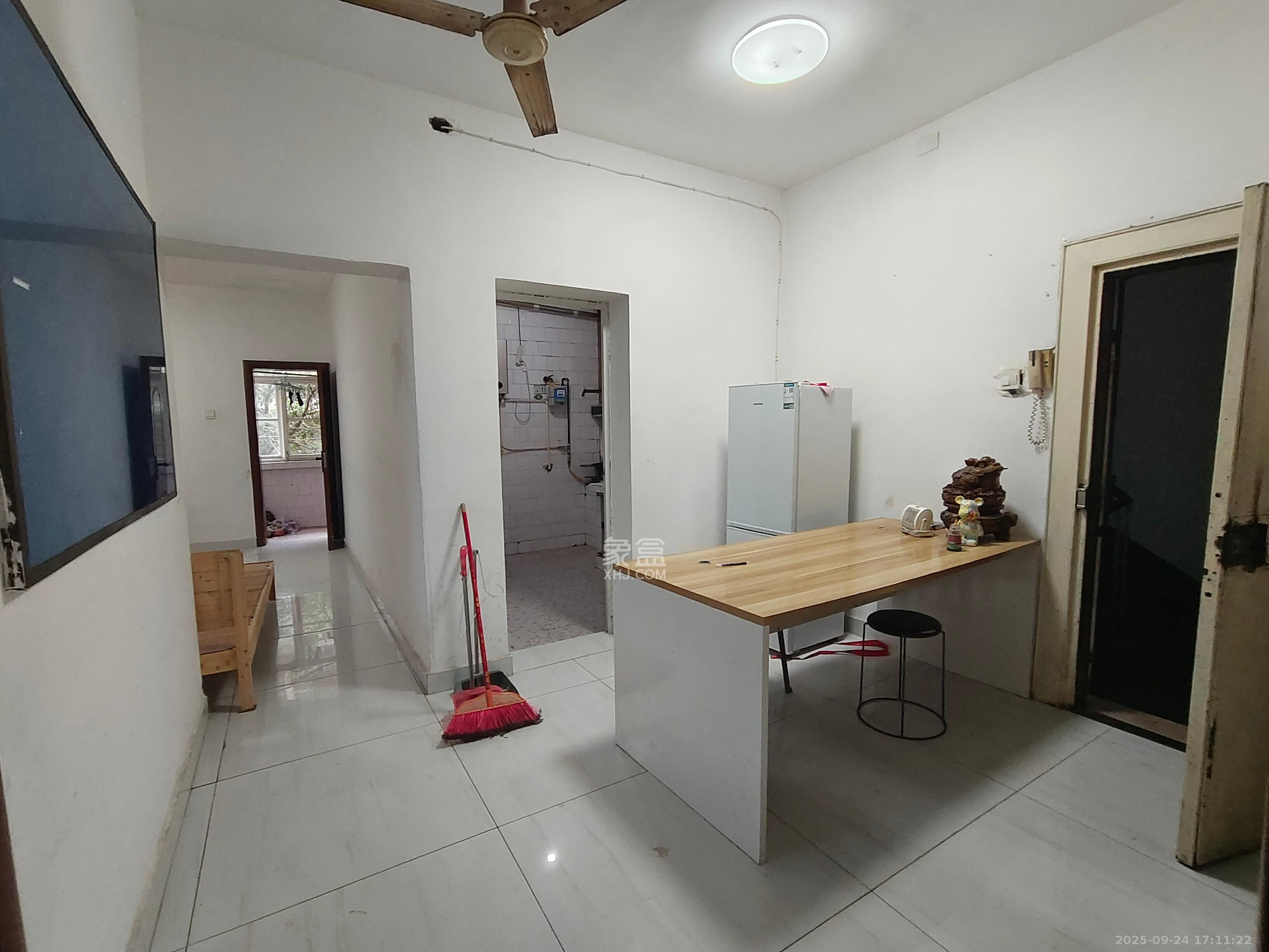 五一东村  3室1厅1卫    2000.0元/月室内图