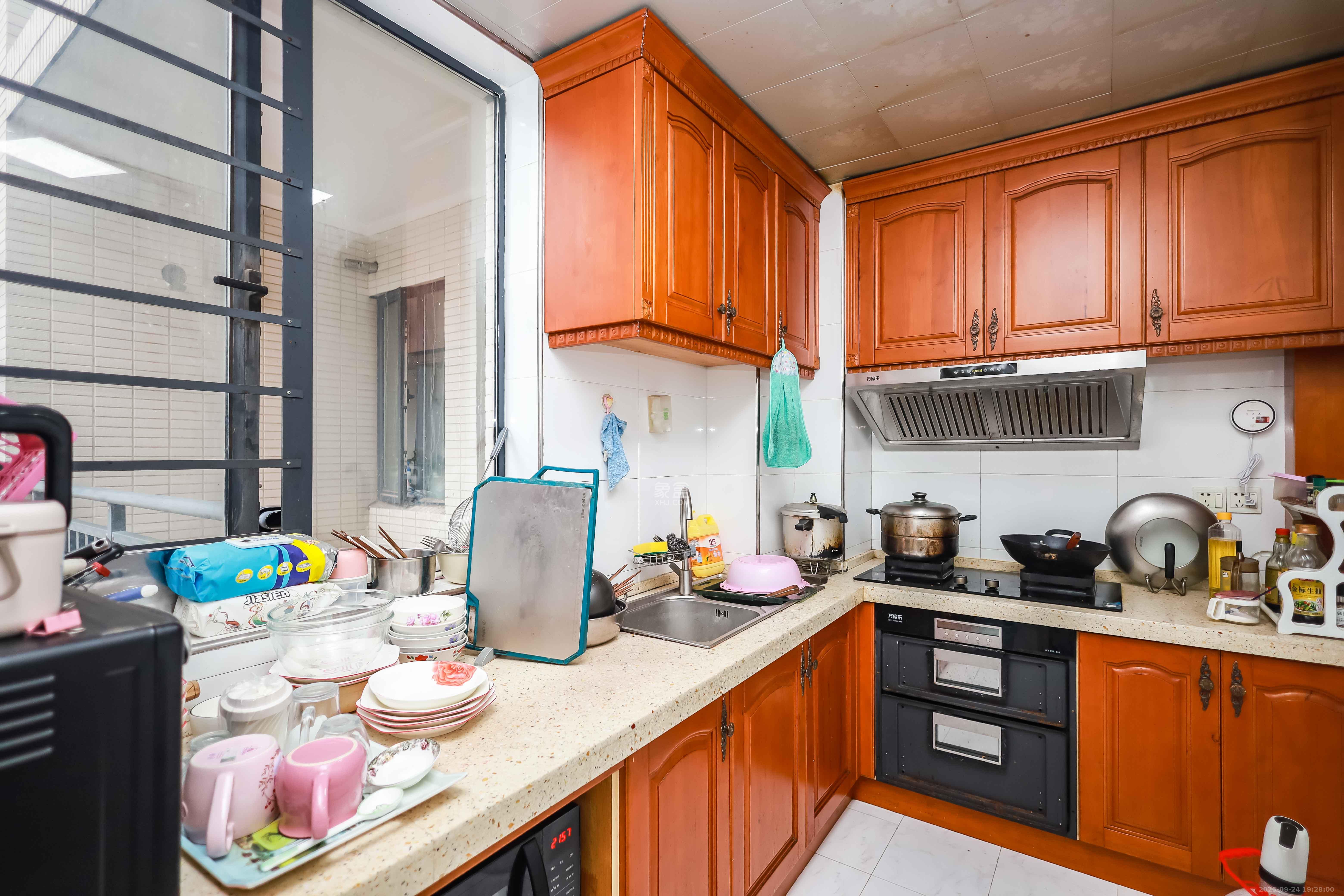 莱茵城 3室2厅1卫 106.0万 莱茵城 3室2厅1卫 106.0万厨房