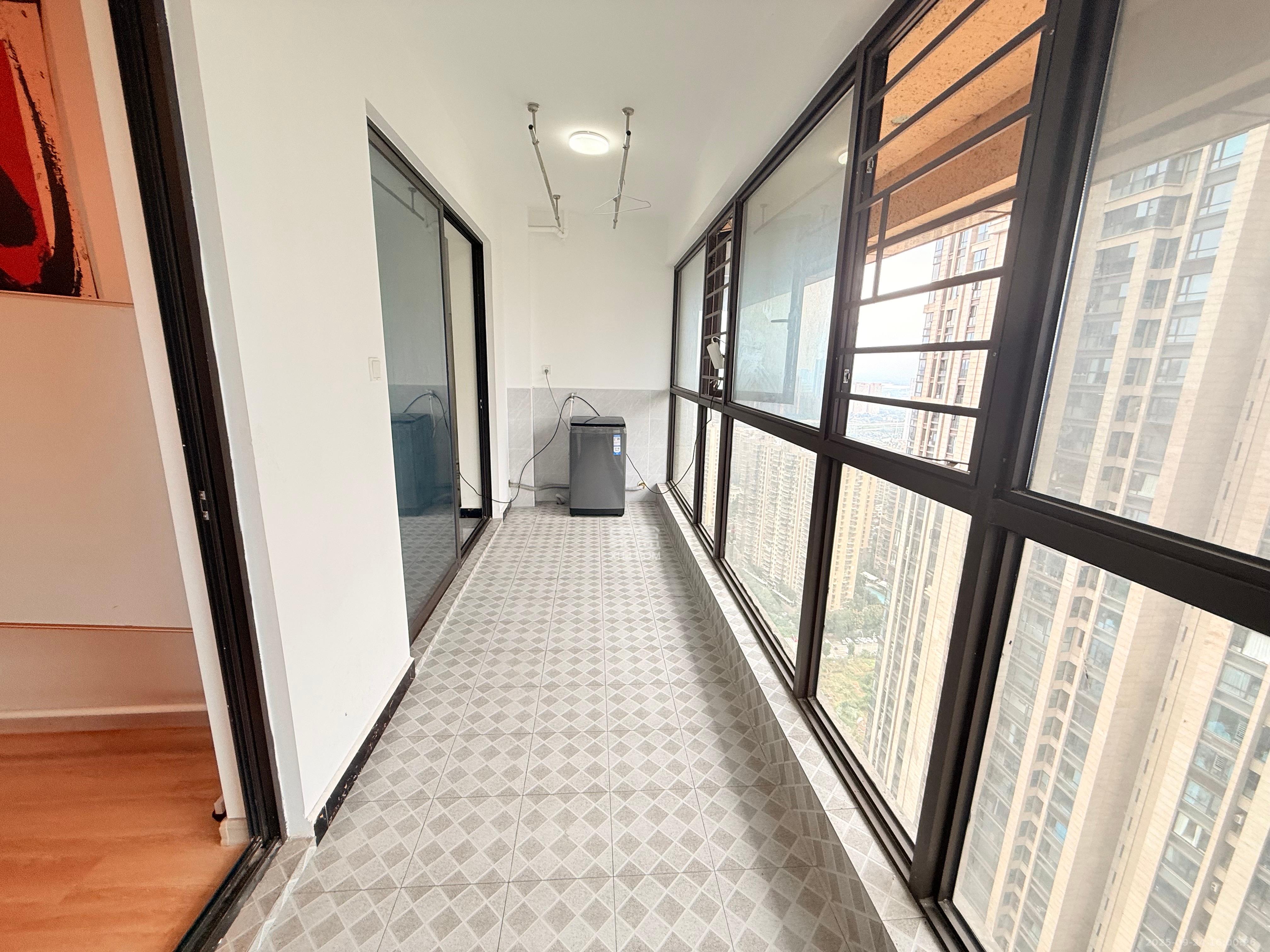 明昇壹城(明昇时代广场)二期 3室2厅2卫 2600.0元/月 明昇壹城(明昇时代广场)二期 3室2厅2卫 2600.0元/月室内图