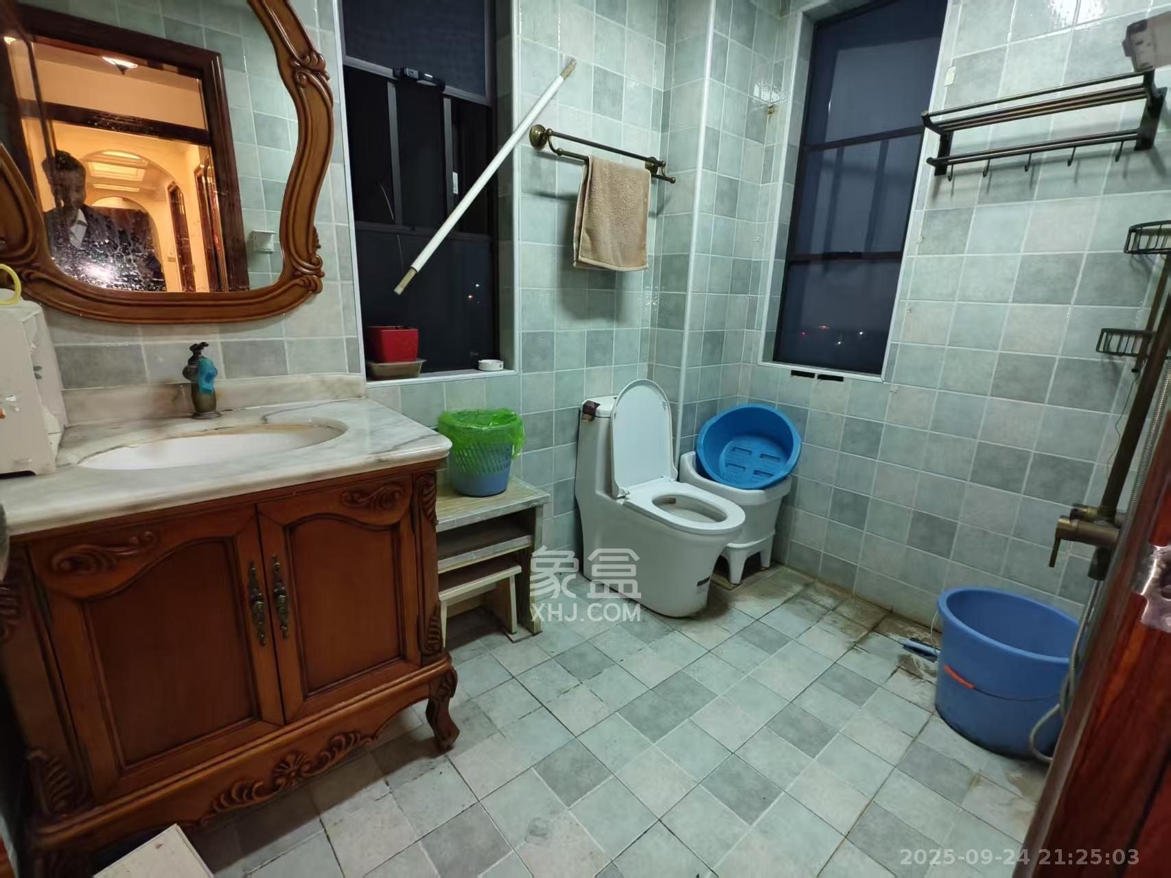 星湖湾一期高层 4室2厅2卫 2900.0元/月 星湖湾一期高层 4室2厅2卫 2900.0元/月室内图