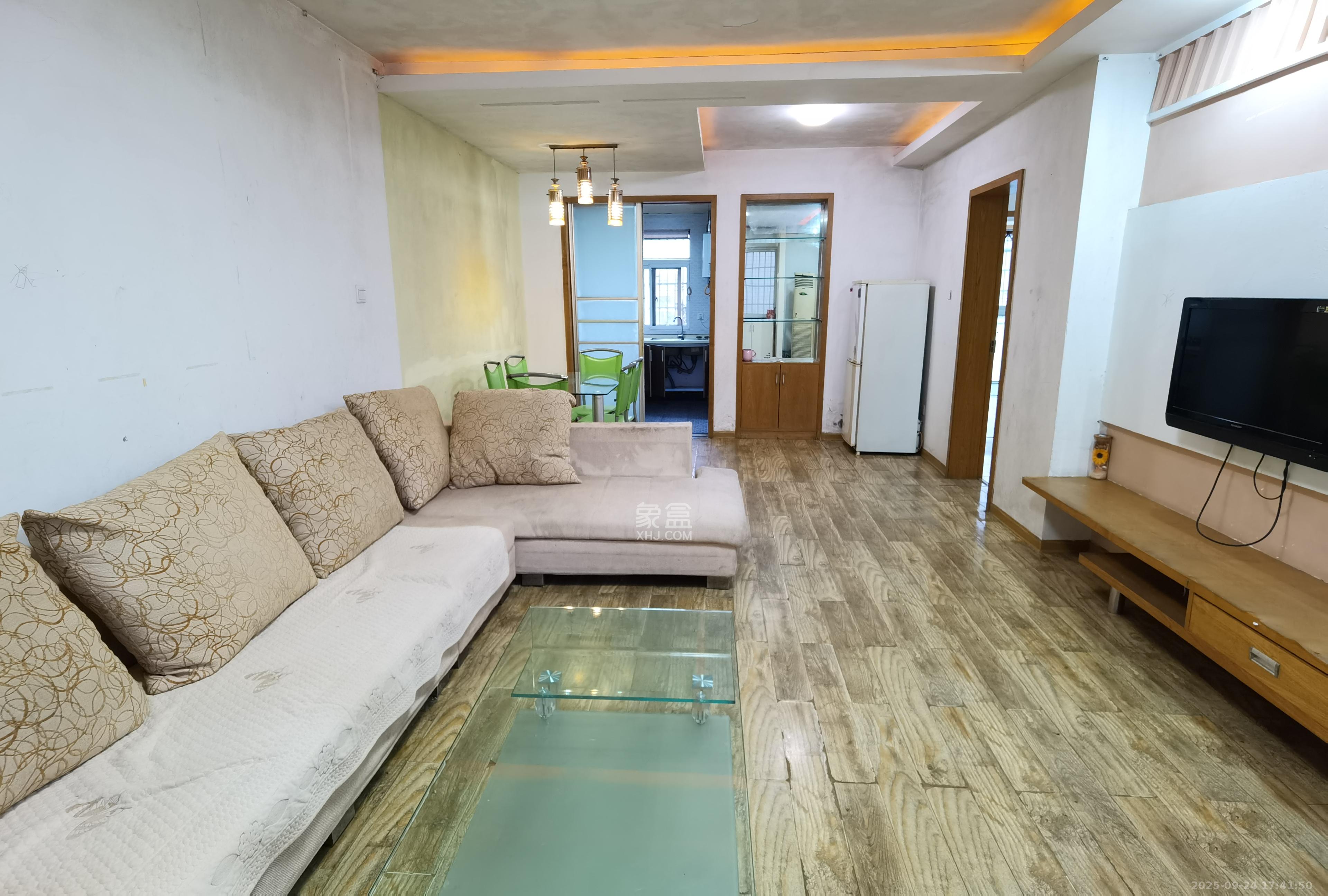 枫林美景  3室2厅1卫    2000.0元/月室内图