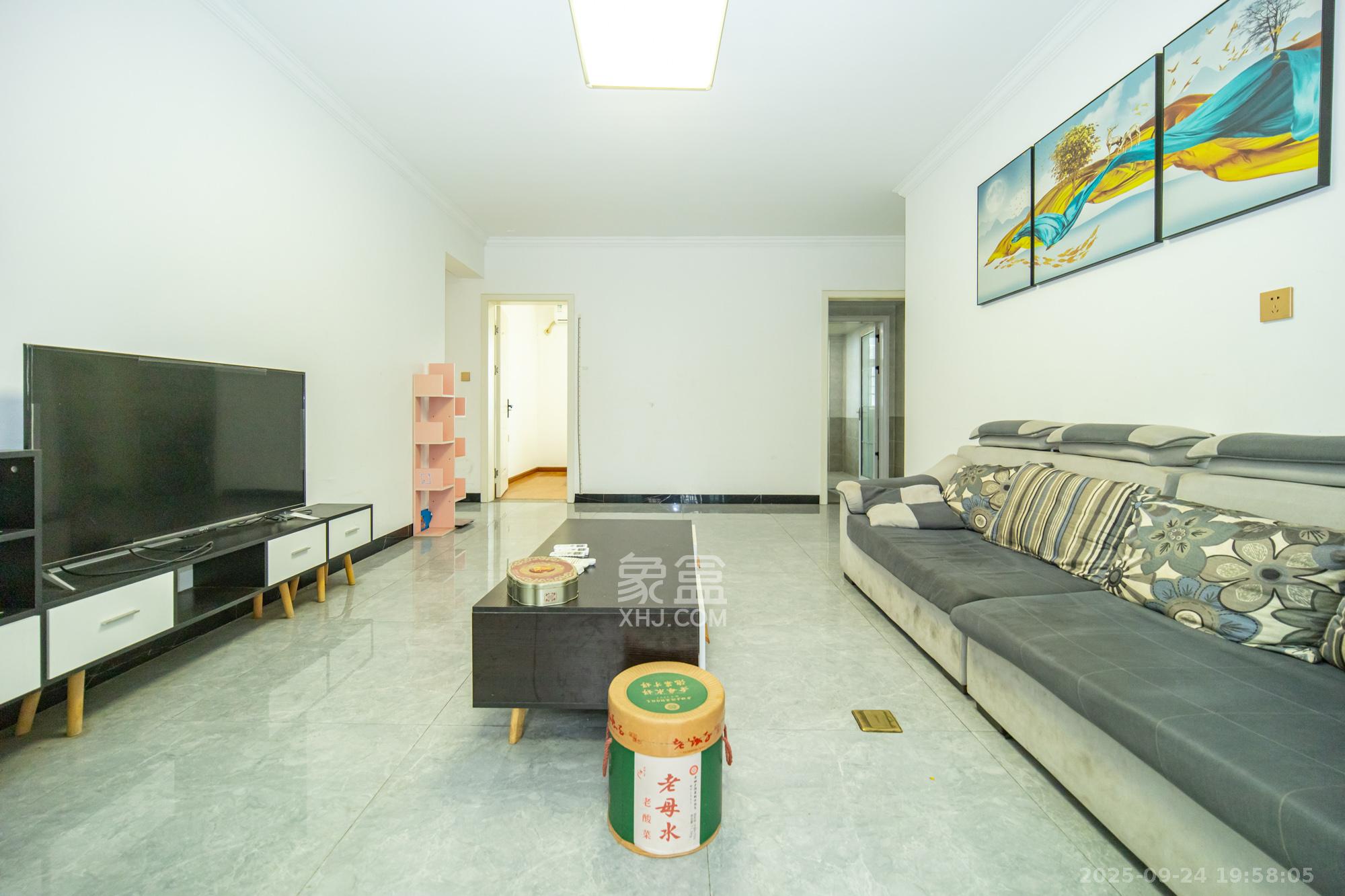 金科时代中心 3室2厅2卫 84.99万 金科时代中心 3室2厅2卫 84.99万客厅