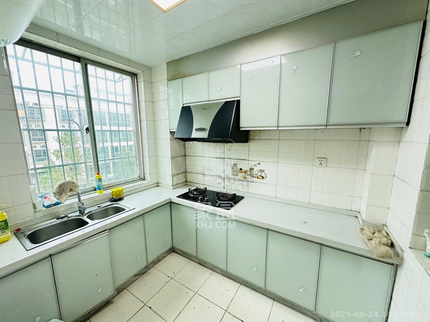 中南汽车世界 3室2厅1卫 1200.0元/月 中南汽车世界 3室2厅1卫 1200.0元/月室内图