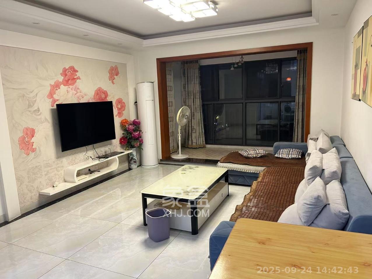 中建芙蓉嘉苑  3室2厅2卫   2900.00元/月