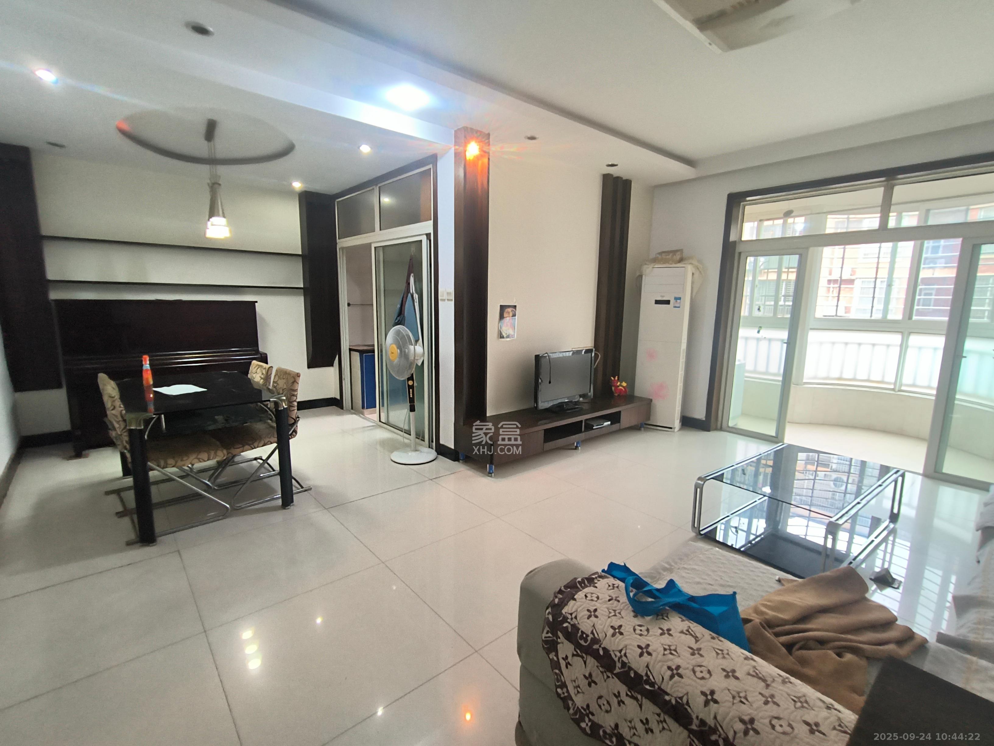 水木兰庭 3室1厅2卫 2300.0元/月 水木兰庭 3室1厅2卫 2300.0元/月室内图