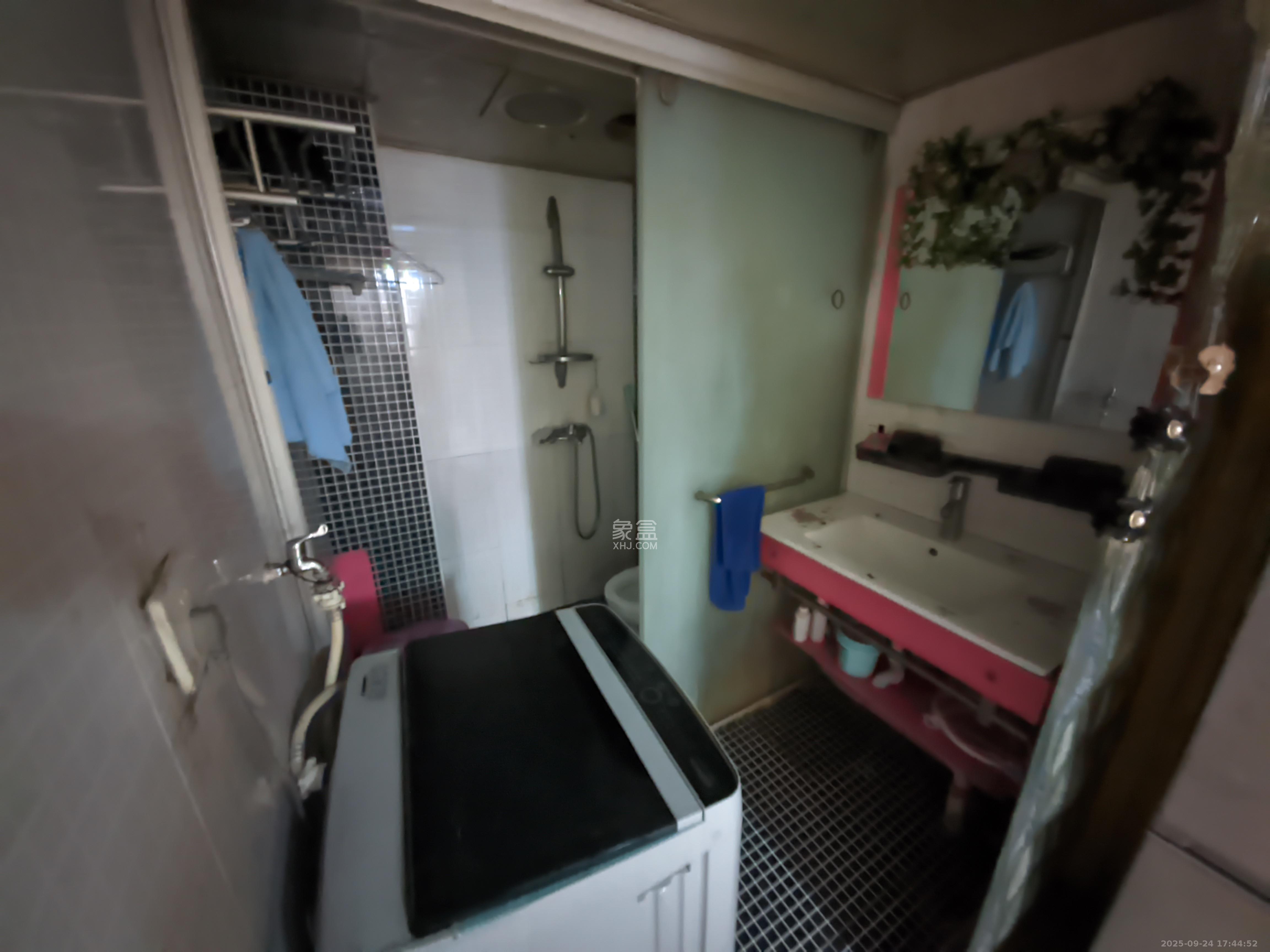 左岸右岸 1室1厅1卫 1400.0元/月 左岸右岸 1室1厅1卫 1400.0元/月室内图