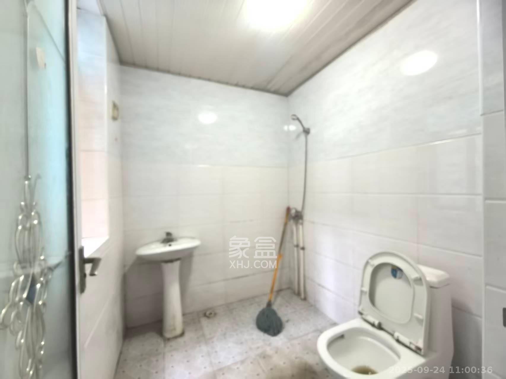 岳银欣苑 3室2厅2卫 2300.0元/月 岳银欣苑 3室2厅2卫 2300.0元/月室内图