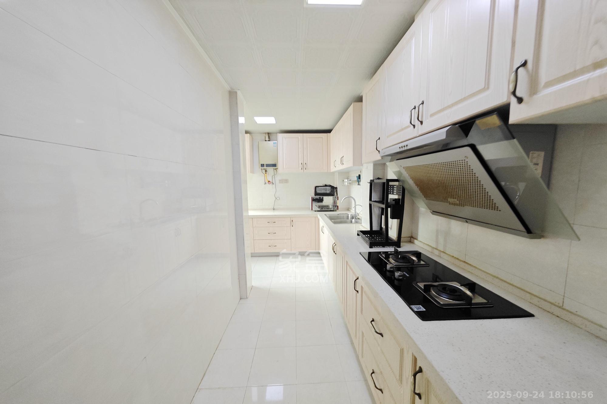 新城新世界一二三期  2室2厅1卫    83.0万 新城新世界一二三期  2室2厅1卫    83.0万厨房